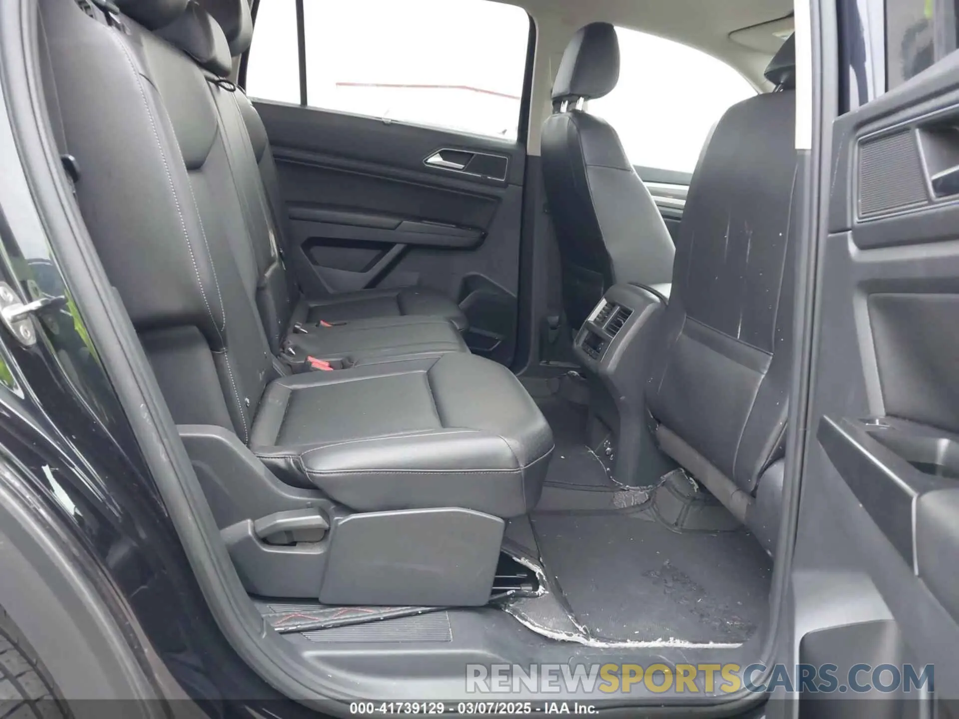 8 Photograph of a damaged car 1V2WR2CA1KC560593 VOLKSWAGEN ATLAS 2019