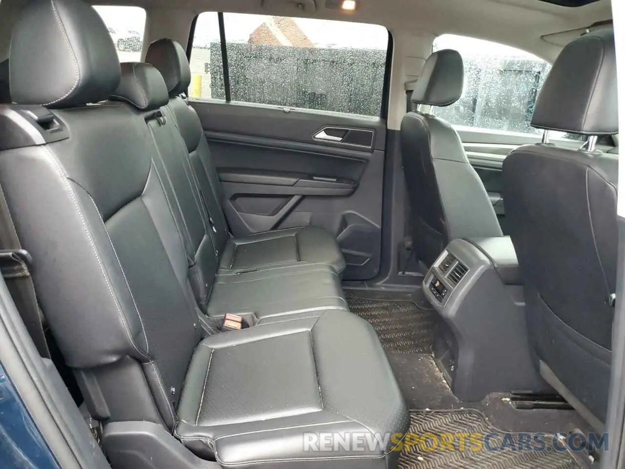 11 Photograph of a damaged car 1V2WR2CA1KC599975 VOLKSWAGEN ATLAS 2019