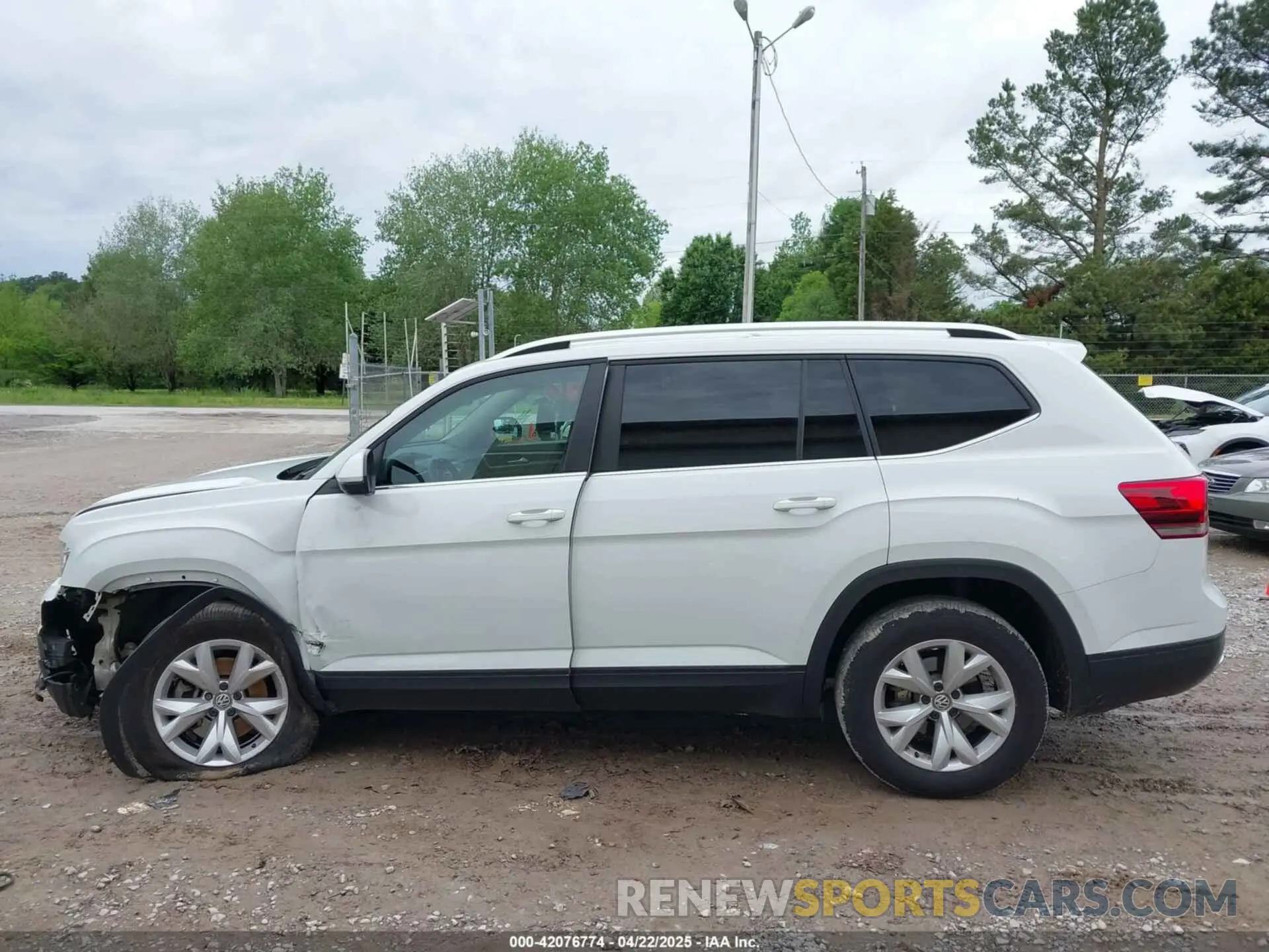 13 Photograph of a damaged car 1V2WR2CA2KC545696 VOLKSWAGEN ATLAS 2019