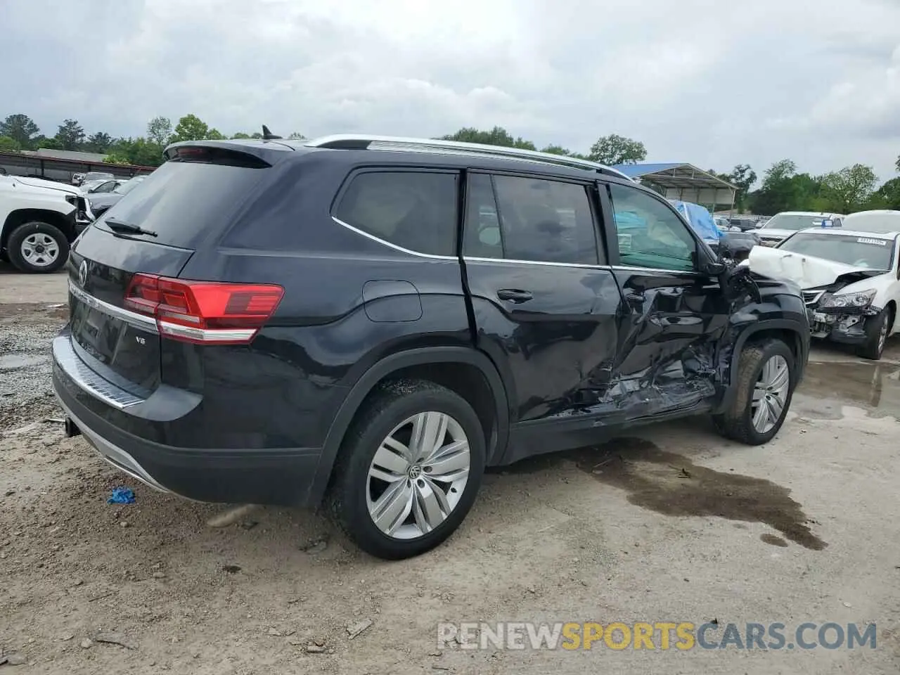 3 Photograph of a damaged car 1V2WR2CA2KC546430 VOLKSWAGEN ATLAS 2019