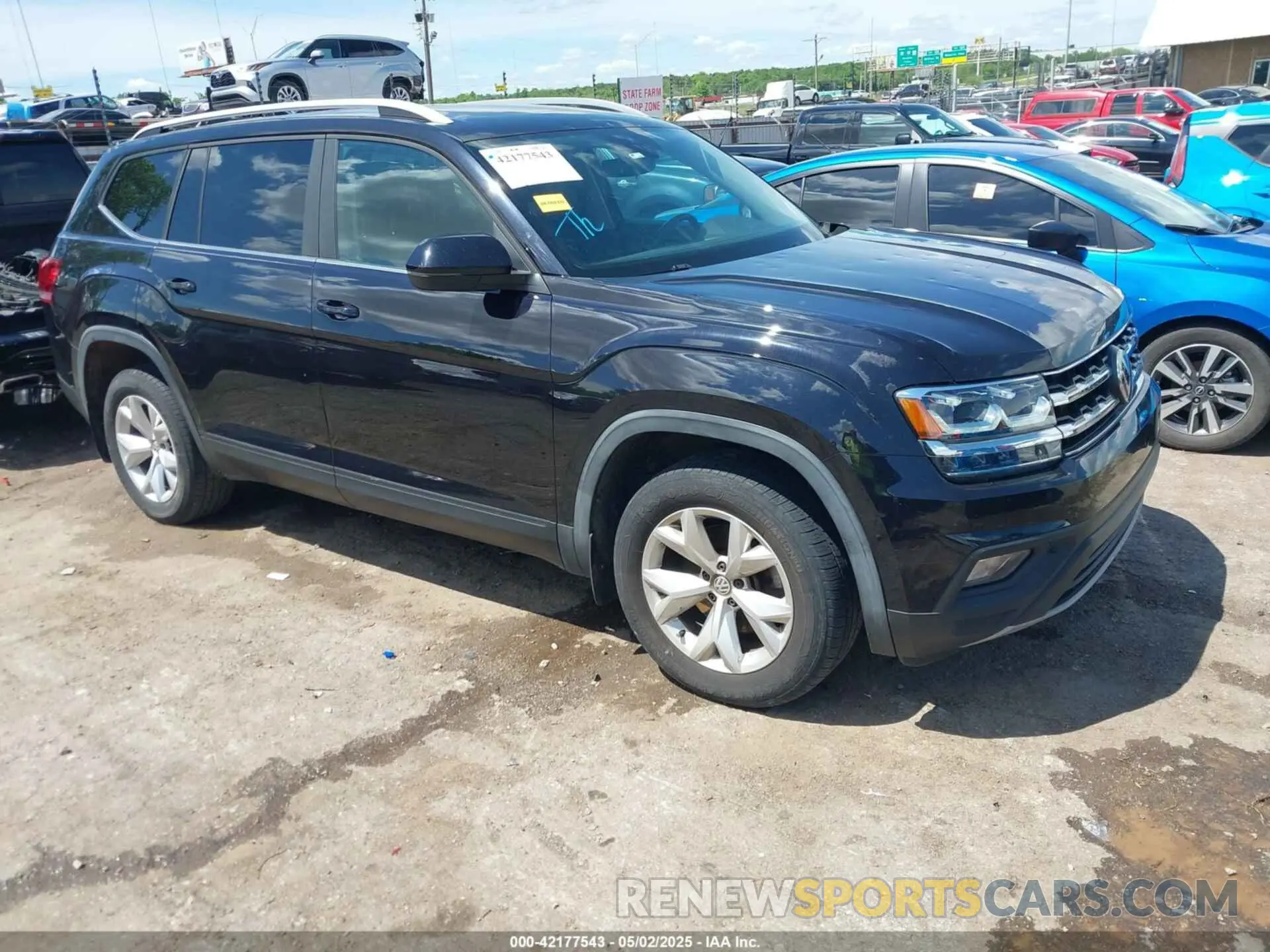 1 Photograph of a damaged car 1V2WR2CA2KC612202 VOLKSWAGEN ATLAS 2019