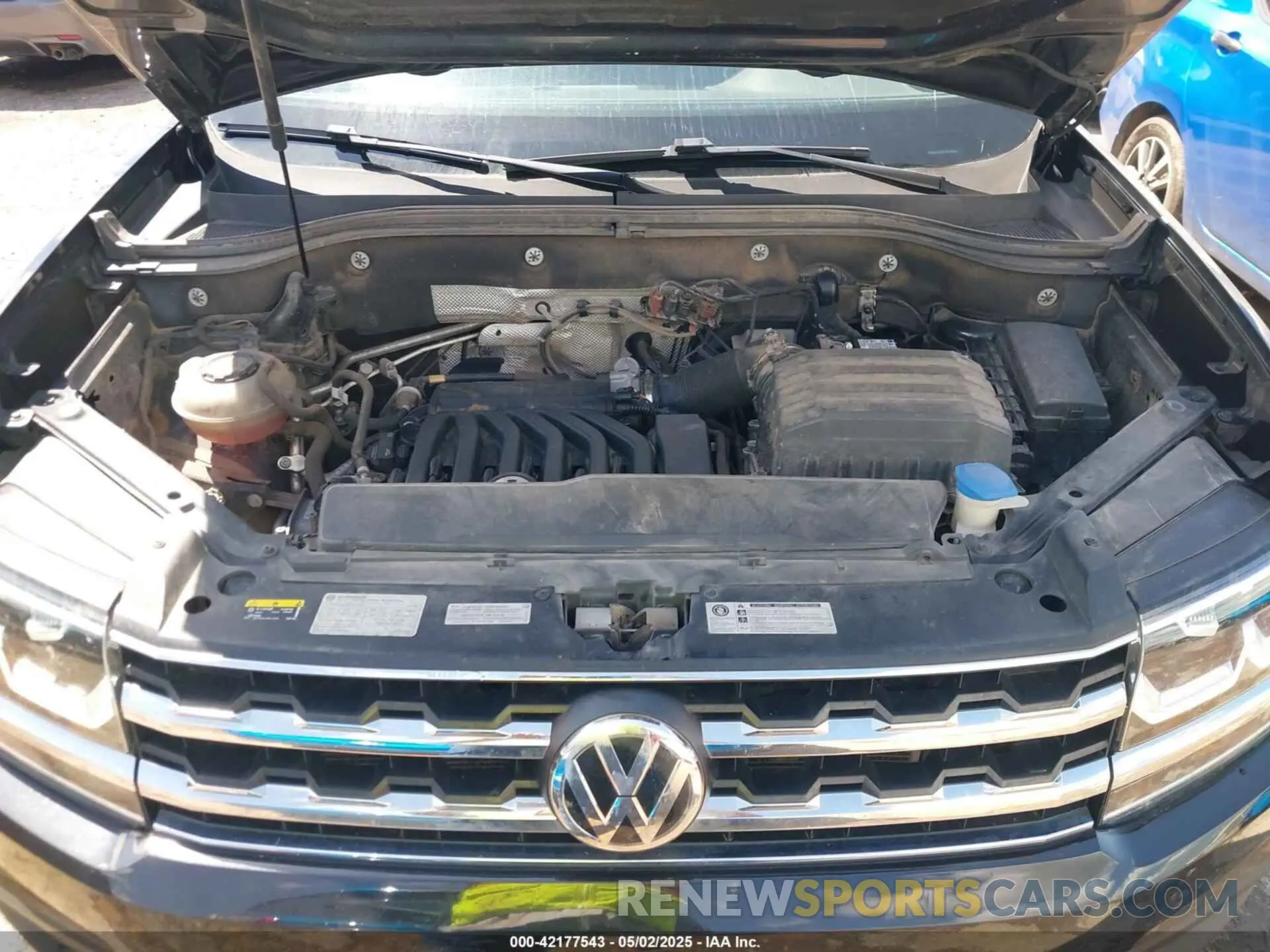 10 Photograph of a damaged car 1V2WR2CA2KC612202 VOLKSWAGEN ATLAS 2019