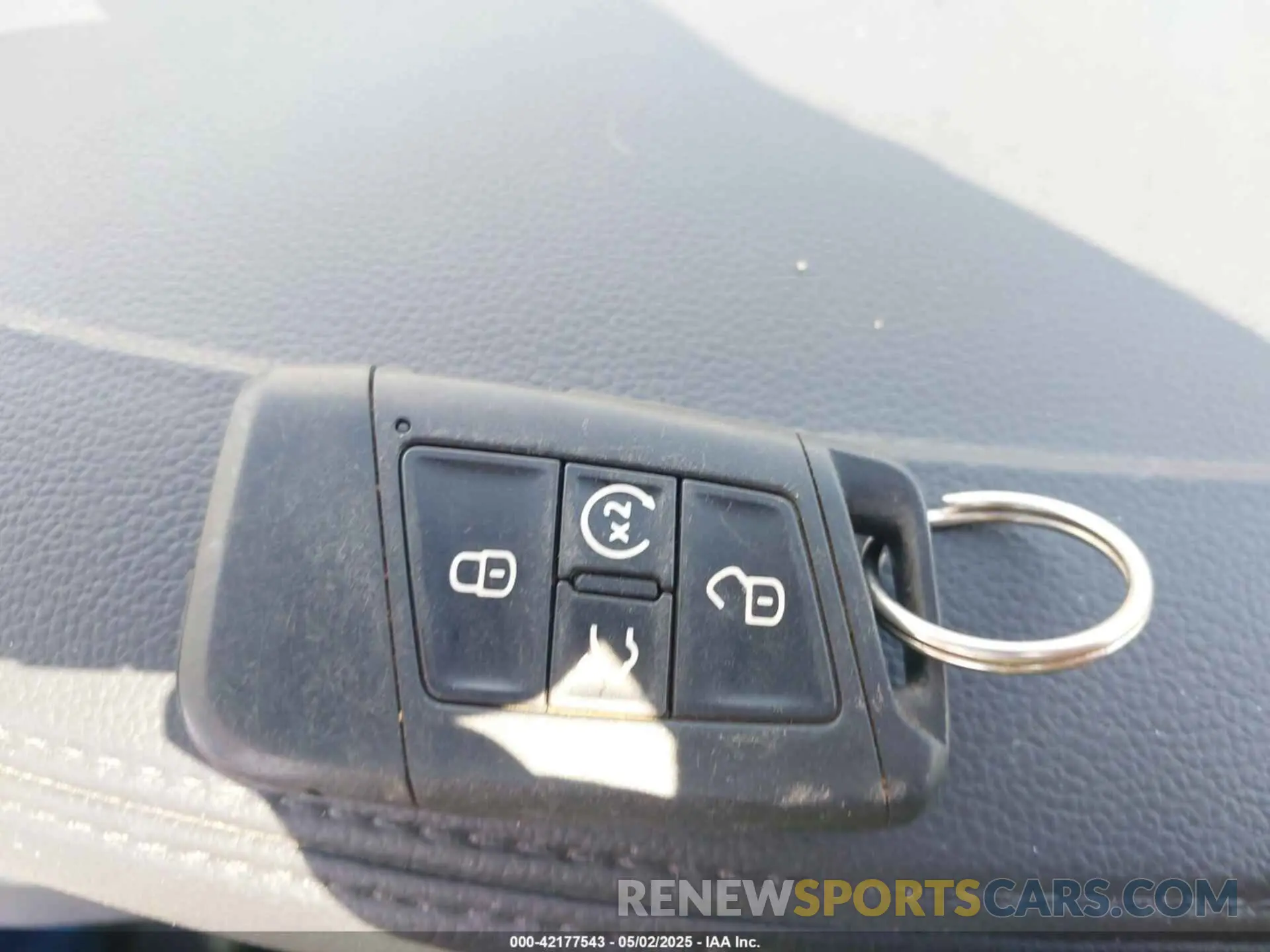 11 Photograph of a damaged car 1V2WR2CA2KC612202 VOLKSWAGEN ATLAS 2019