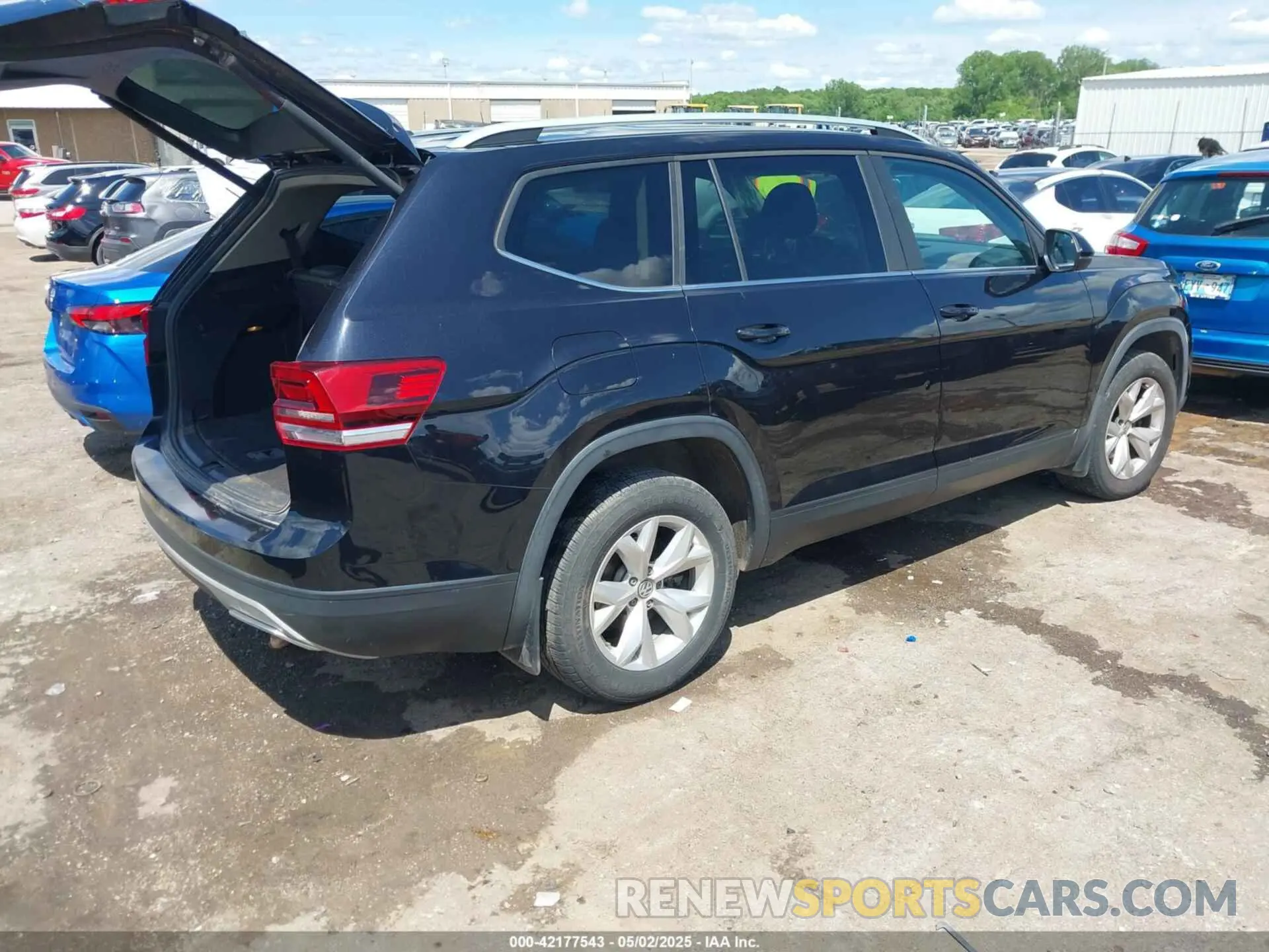 4 Photograph of a damaged car 1V2WR2CA2KC612202 VOLKSWAGEN ATLAS 2019