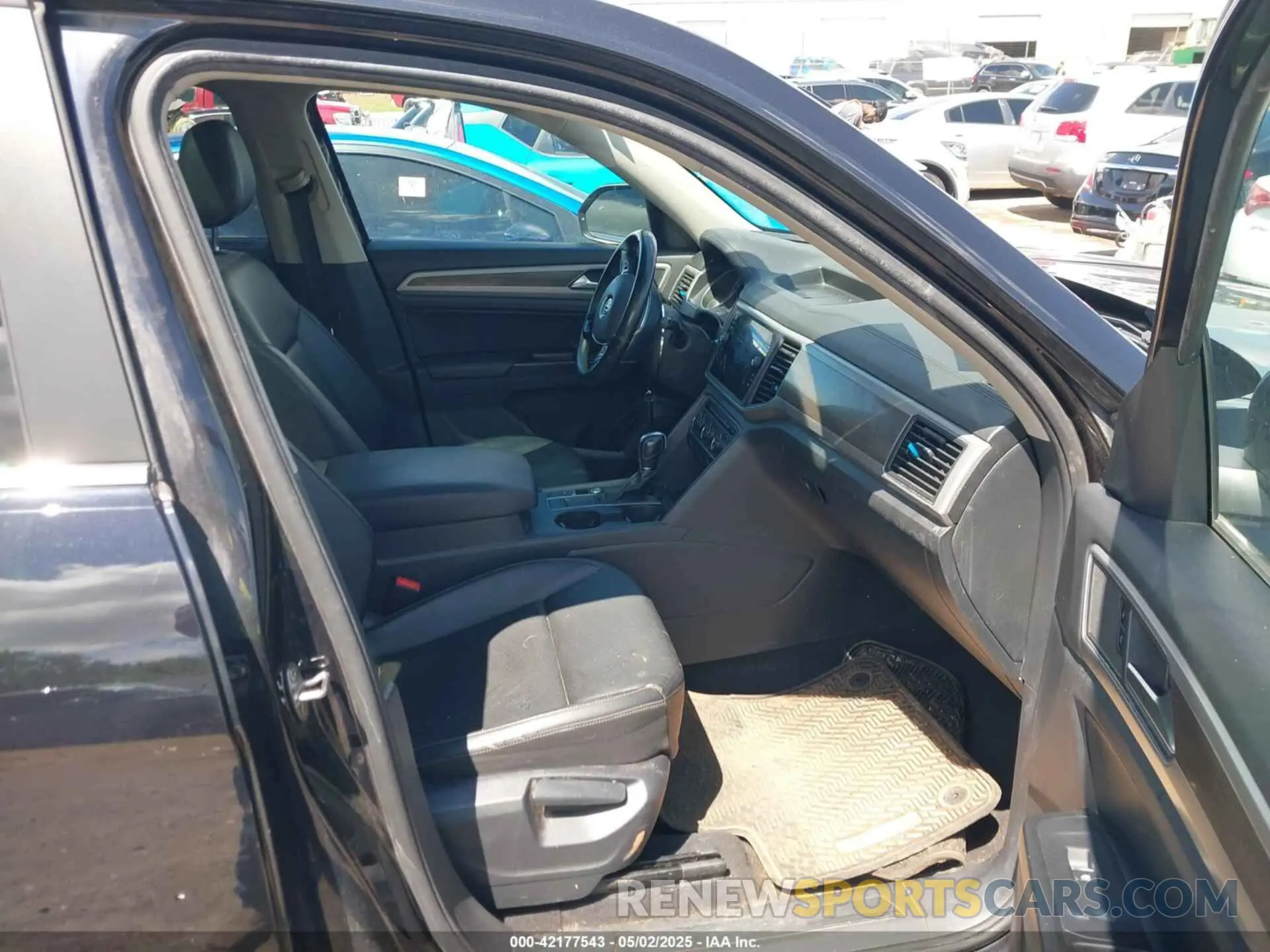 5 Photograph of a damaged car 1V2WR2CA2KC612202 VOLKSWAGEN ATLAS 2019