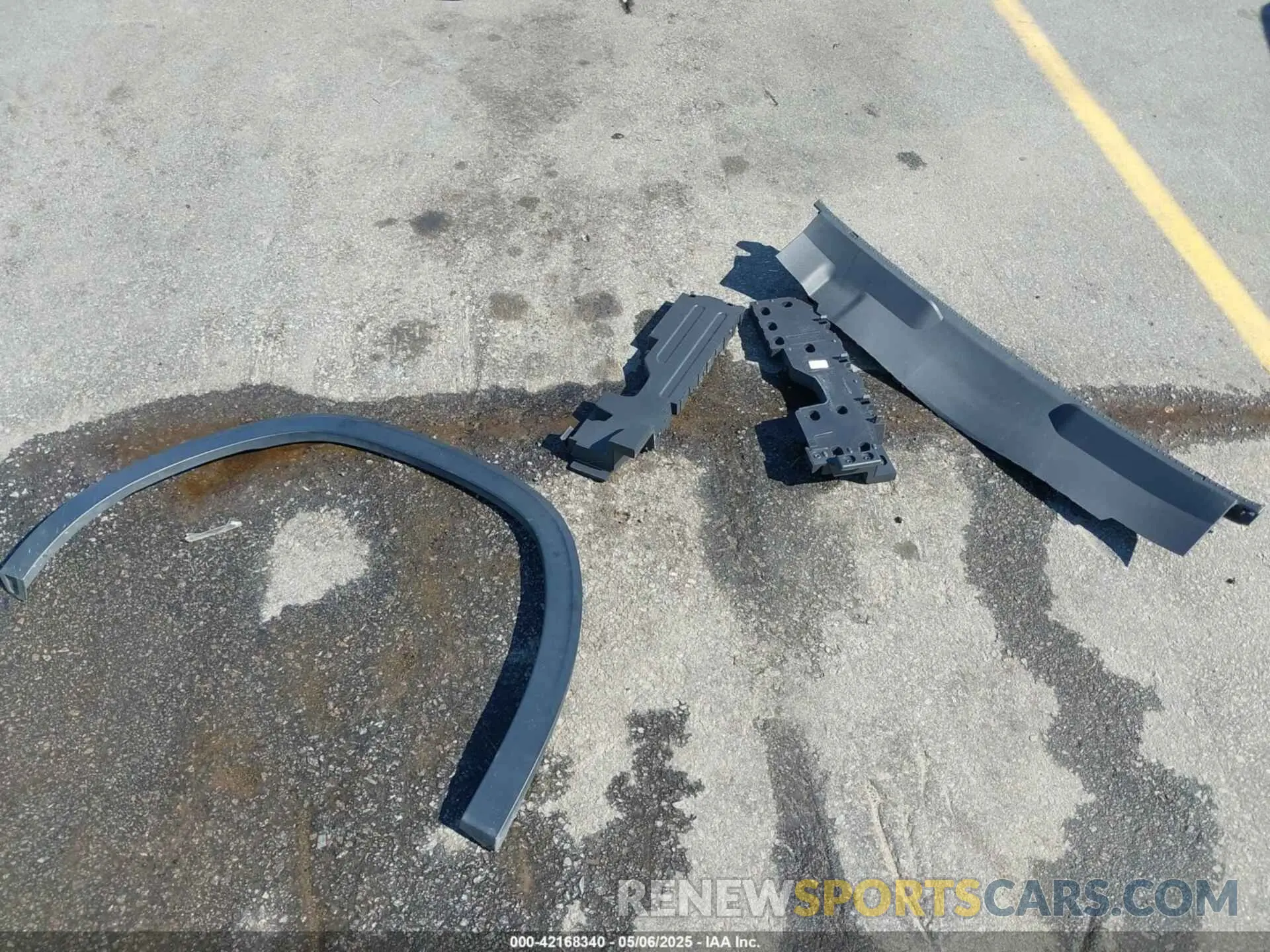 12 Photograph of a damaged car 1V2WR2CA3KC503490 VOLKSWAGEN ATLAS 2019