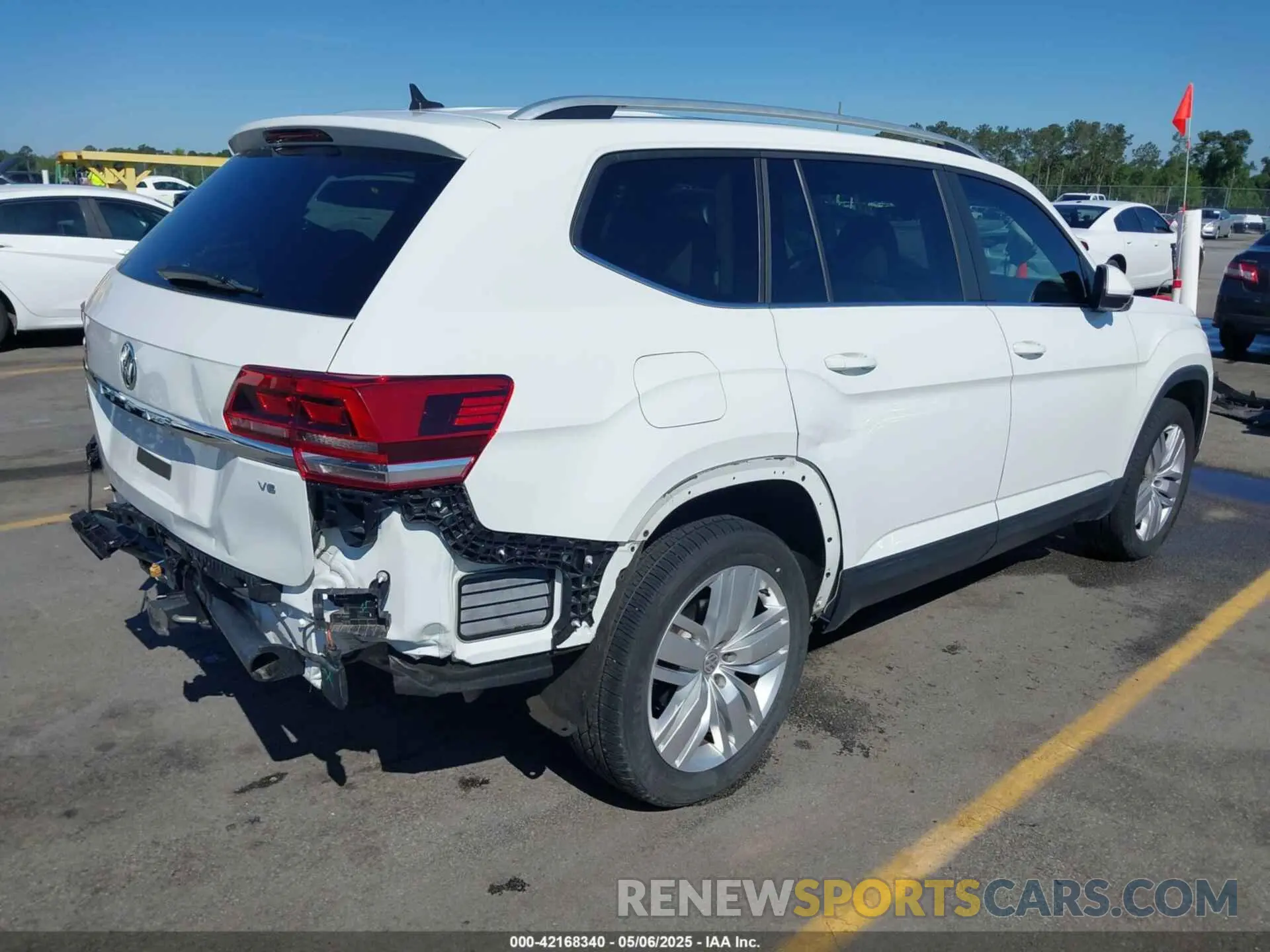 4 Photograph of a damaged car 1V2WR2CA3KC503490 VOLKSWAGEN ATLAS 2019