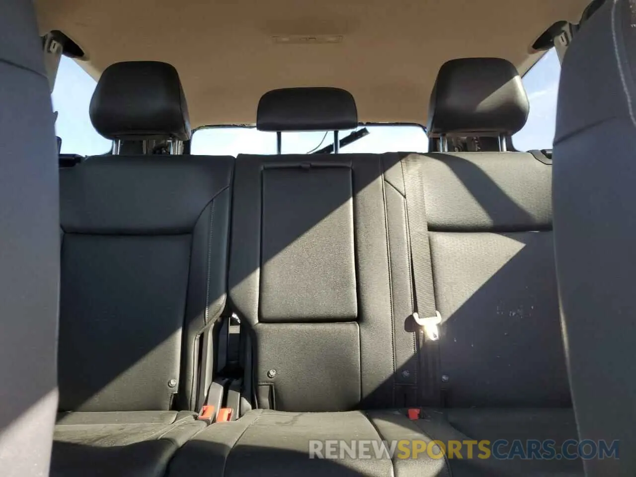 10 Photograph of a damaged car 1V2WR2CA3KC576231 VOLKSWAGEN ATLAS 2019