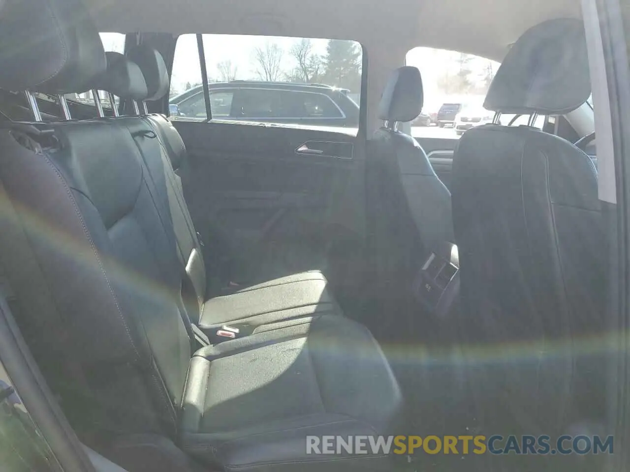 11 Photograph of a damaged car 1V2WR2CA3KC576231 VOLKSWAGEN ATLAS 2019