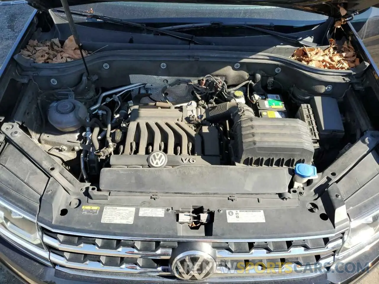 12 Photograph of a damaged car 1V2WR2CA3KC576231 VOLKSWAGEN ATLAS 2019