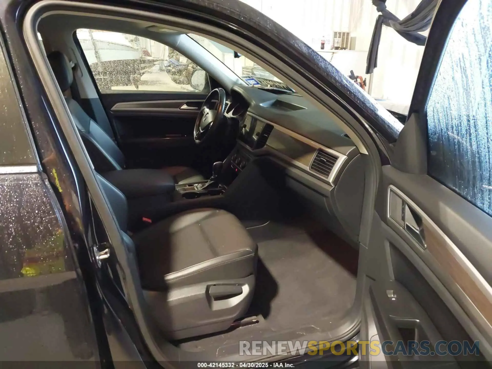 5 Photograph of a damaged car 1V2WR2CA3KC603377 VOLKSWAGEN ATLAS 2019