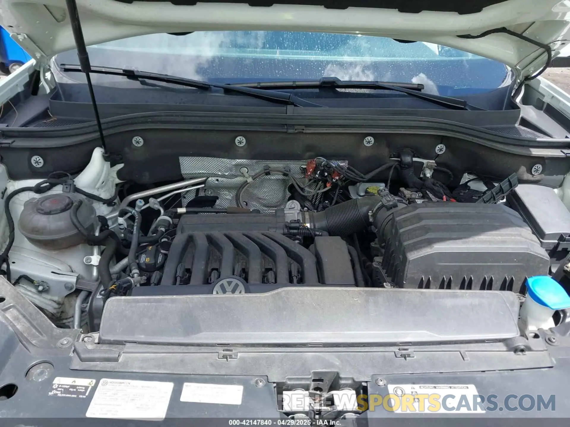 10 Photograph of a damaged car 1V2WR2CA4KC509962 VOLKSWAGEN ATLAS 2019