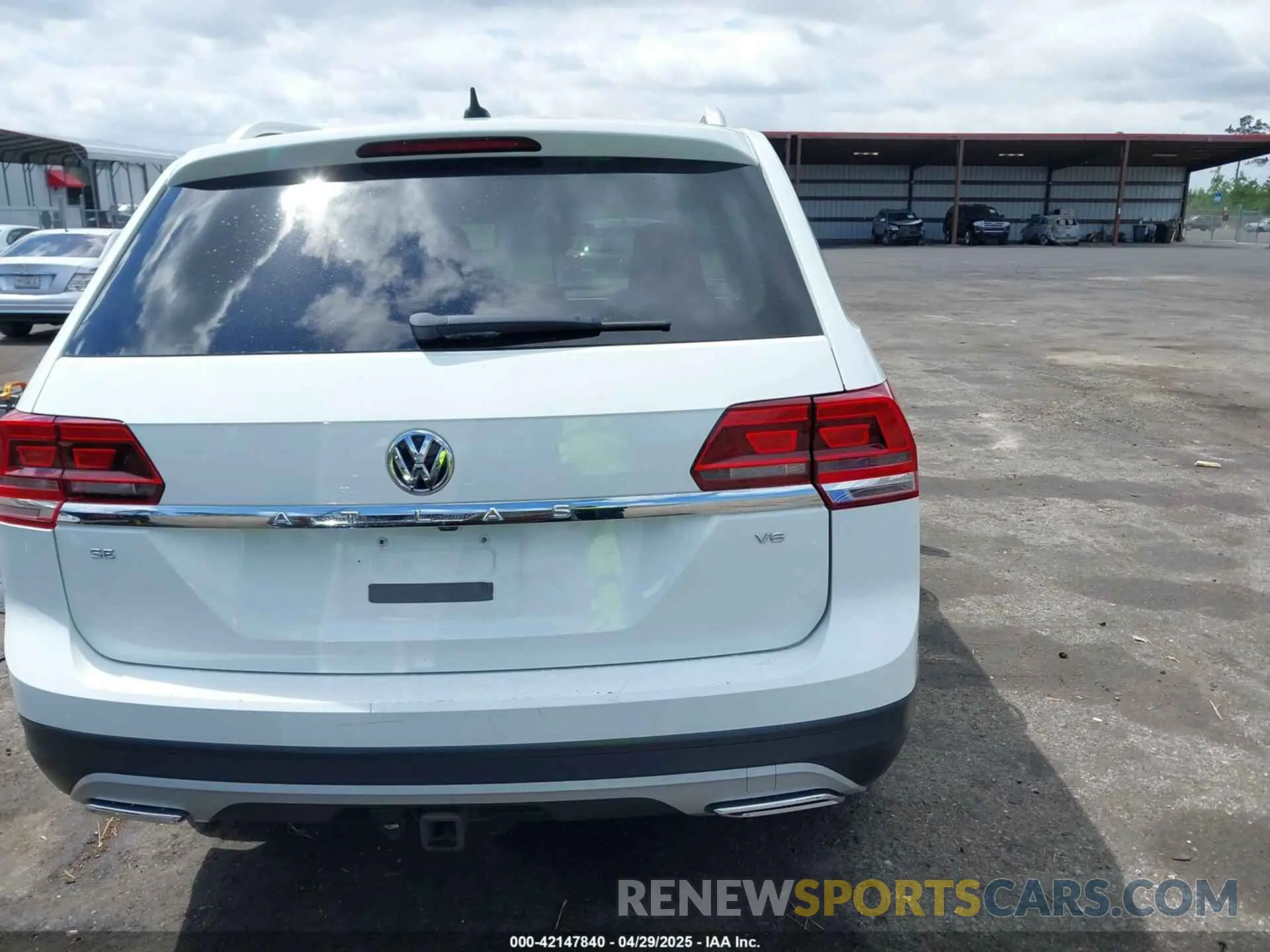 16 Photograph of a damaged car 1V2WR2CA4KC509962 VOLKSWAGEN ATLAS 2019