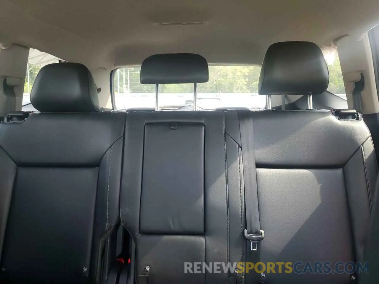 10 Photograph of a damaged car 1V2WR2CA4KC531413 VOLKSWAGEN ATLAS 2019