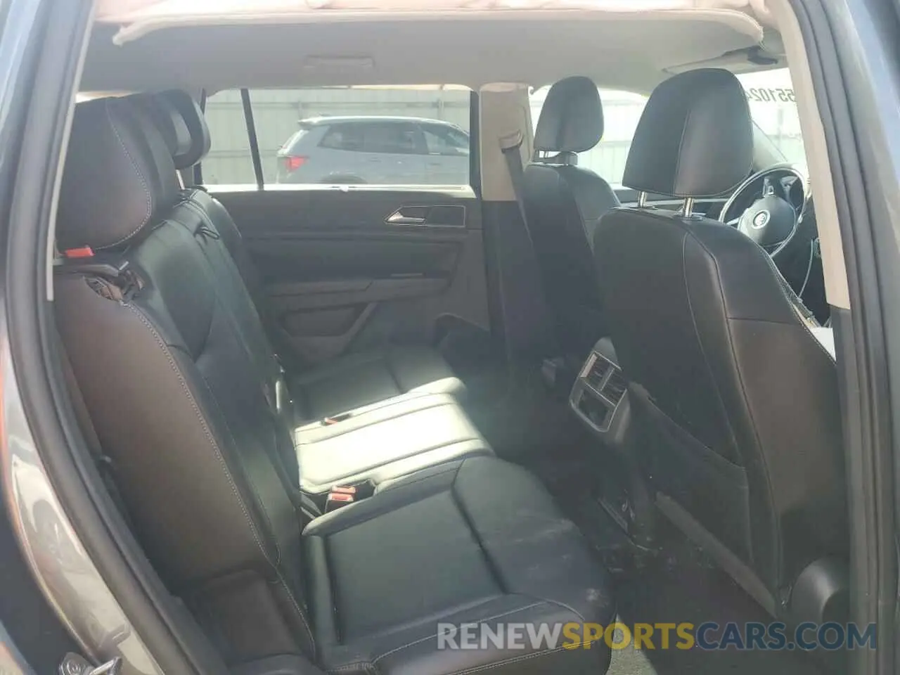11 Photograph of a damaged car 1V2WR2CA4KC531413 VOLKSWAGEN ATLAS 2019