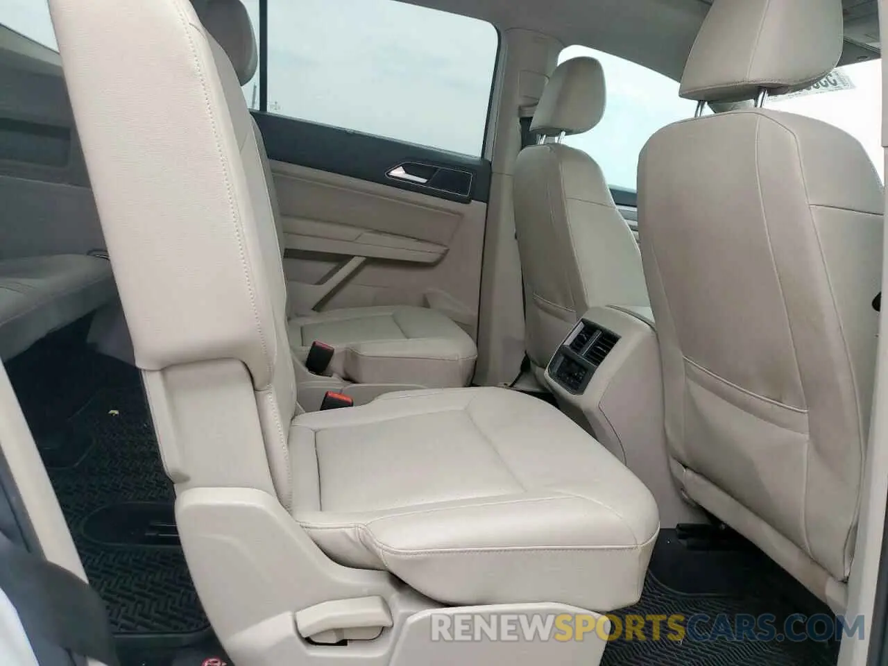 11 Photograph of a damaged car 1V2WR2CA4KC534215 VOLKSWAGEN ATLAS 2019