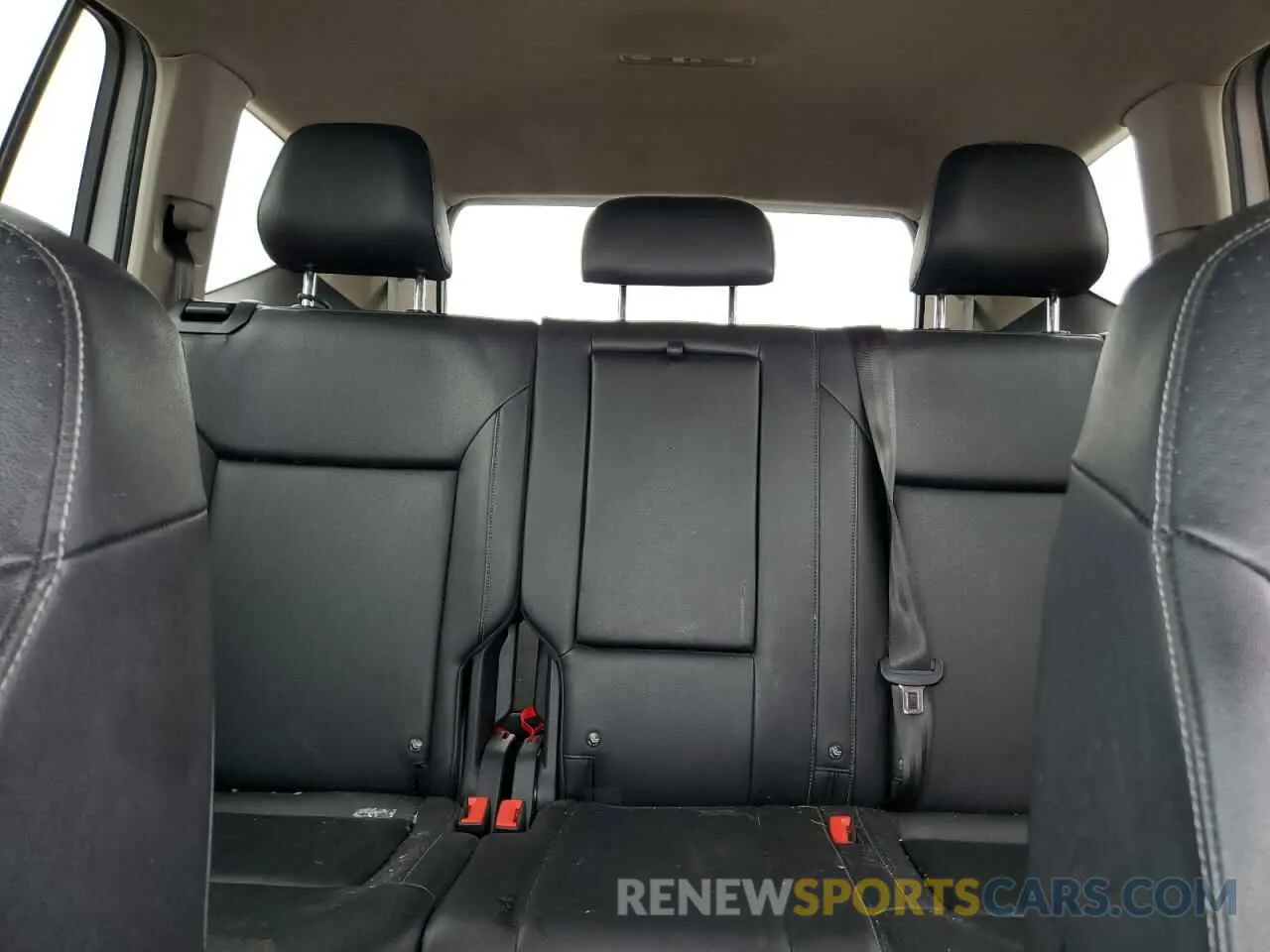 10 Photograph of a damaged car 1V2WR2CA4KC558367 VOLKSWAGEN ATLAS 2019