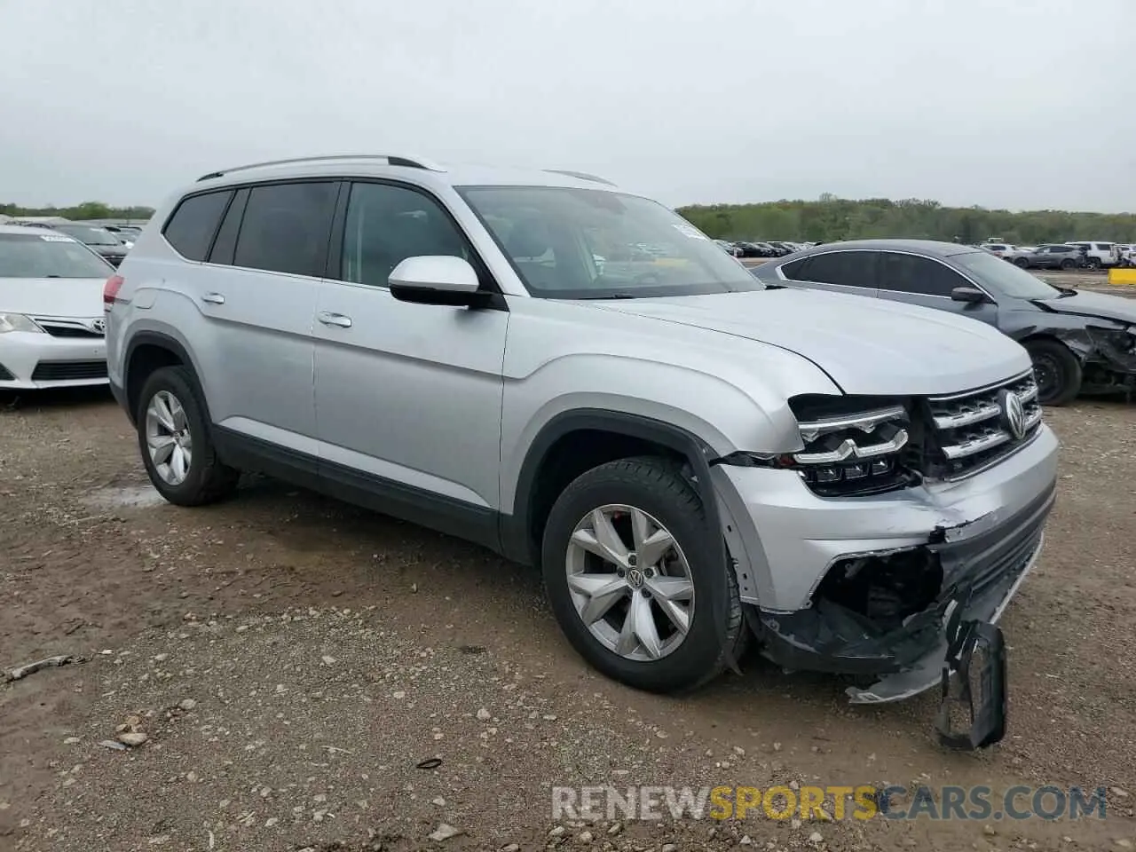 4 Photograph of a damaged car 1V2WR2CA4KC558367 VOLKSWAGEN ATLAS 2019