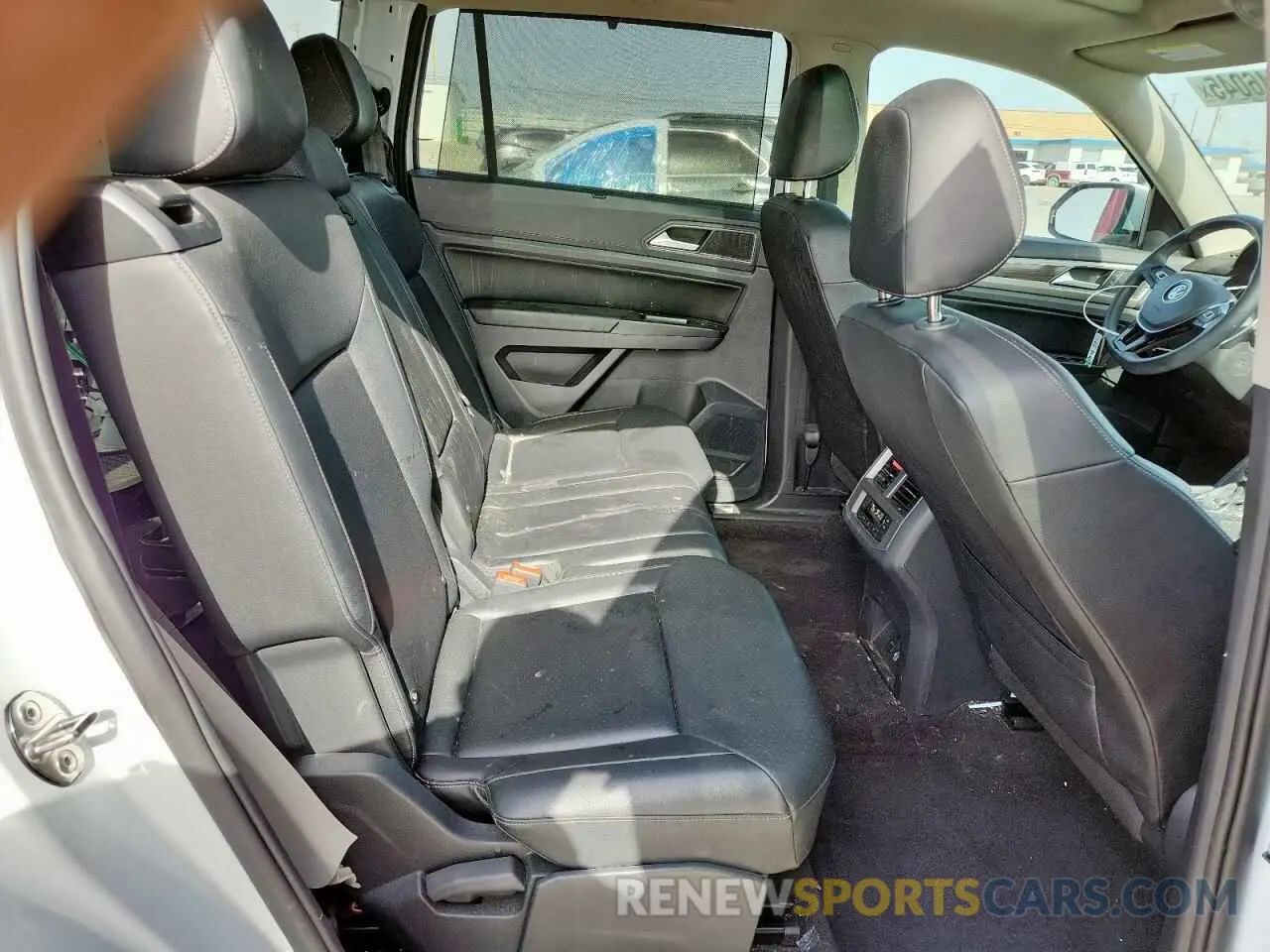 11 Photograph of a damaged car 1V2WR2CA4KC609477 VOLKSWAGEN ATLAS 2019