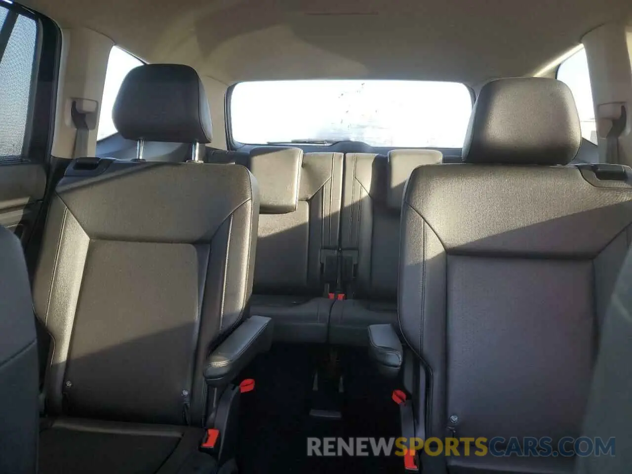 10 Photograph of a damaged car 1V2WR2CA4KC609916 VOLKSWAGEN ATLAS 2019