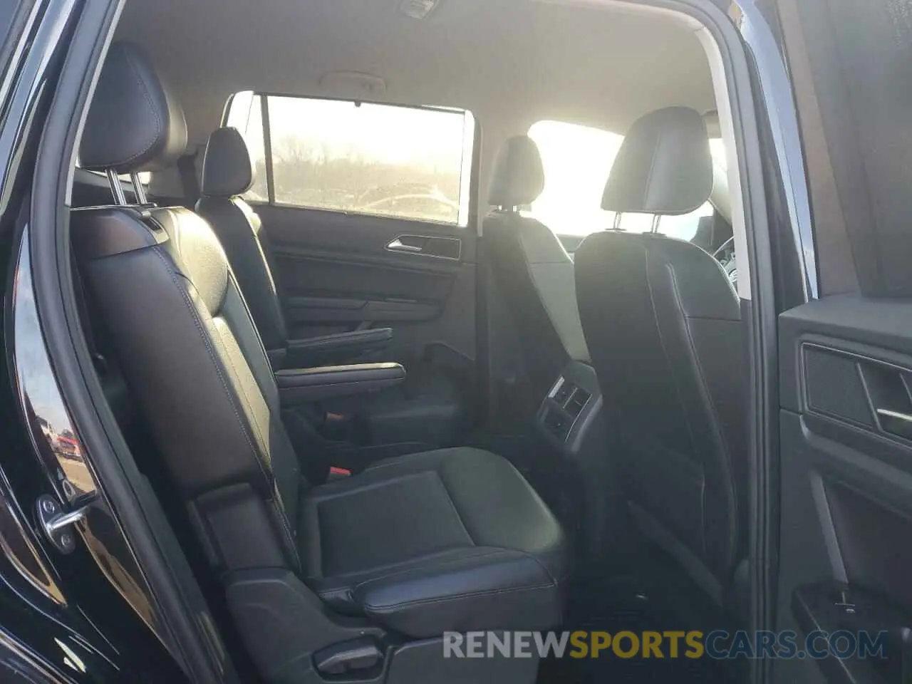11 Photograph of a damaged car 1V2WR2CA4KC609916 VOLKSWAGEN ATLAS 2019