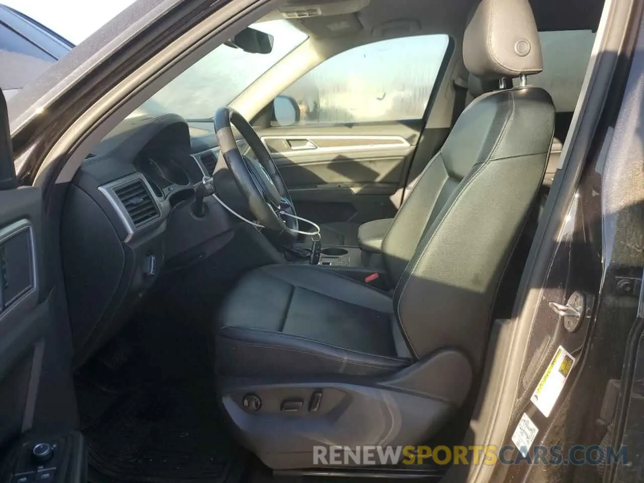 7 Photograph of a damaged car 1V2WR2CA4KC609916 VOLKSWAGEN ATLAS 2019