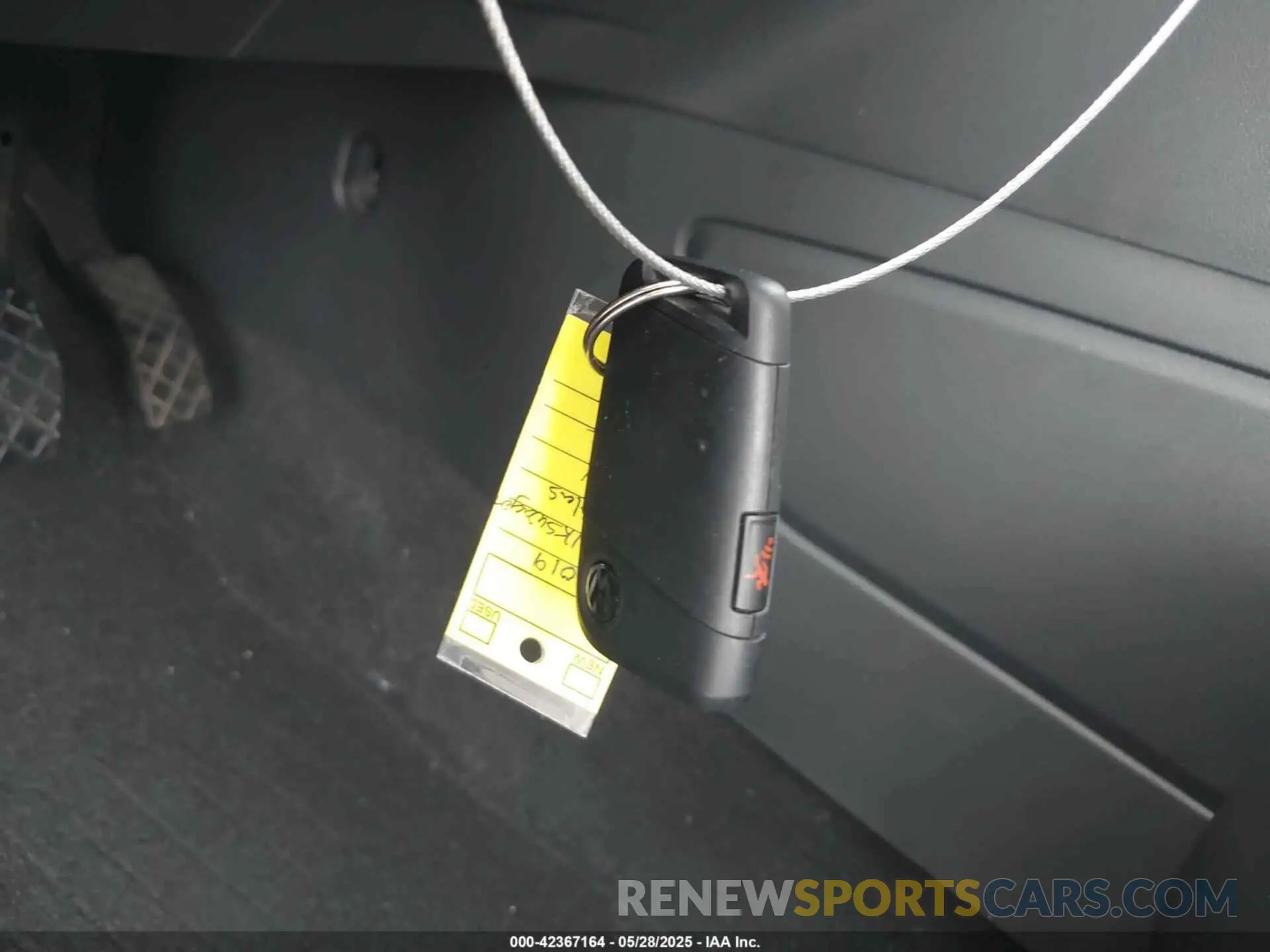 11 Photograph of a damaged car 1V2WR2CA5KC514748 VOLKSWAGEN ATLAS 2019