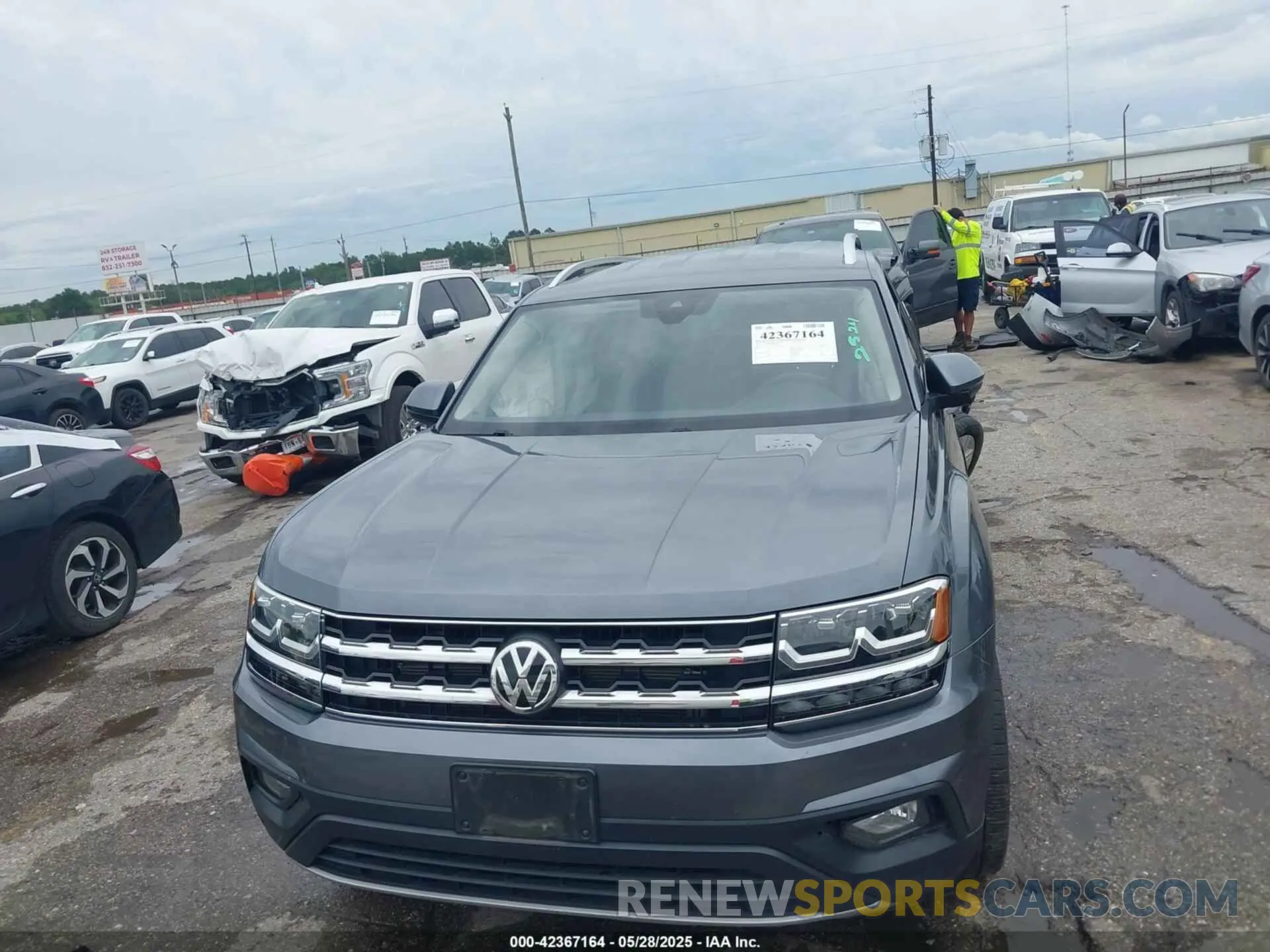 12 Photograph of a damaged car 1V2WR2CA5KC514748 VOLKSWAGEN ATLAS 2019