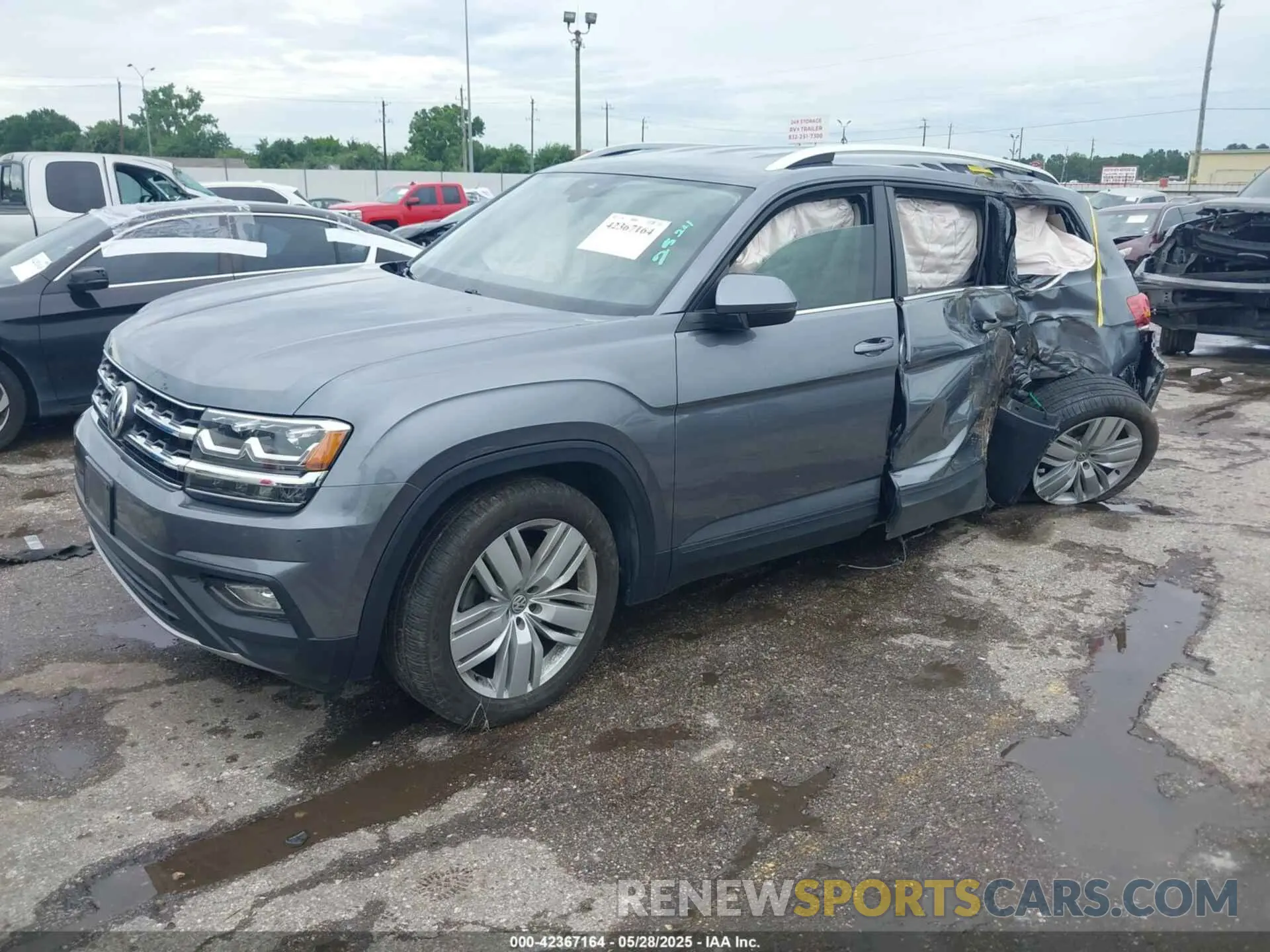 2 Photograph of a damaged car 1V2WR2CA5KC514748 VOLKSWAGEN ATLAS 2019