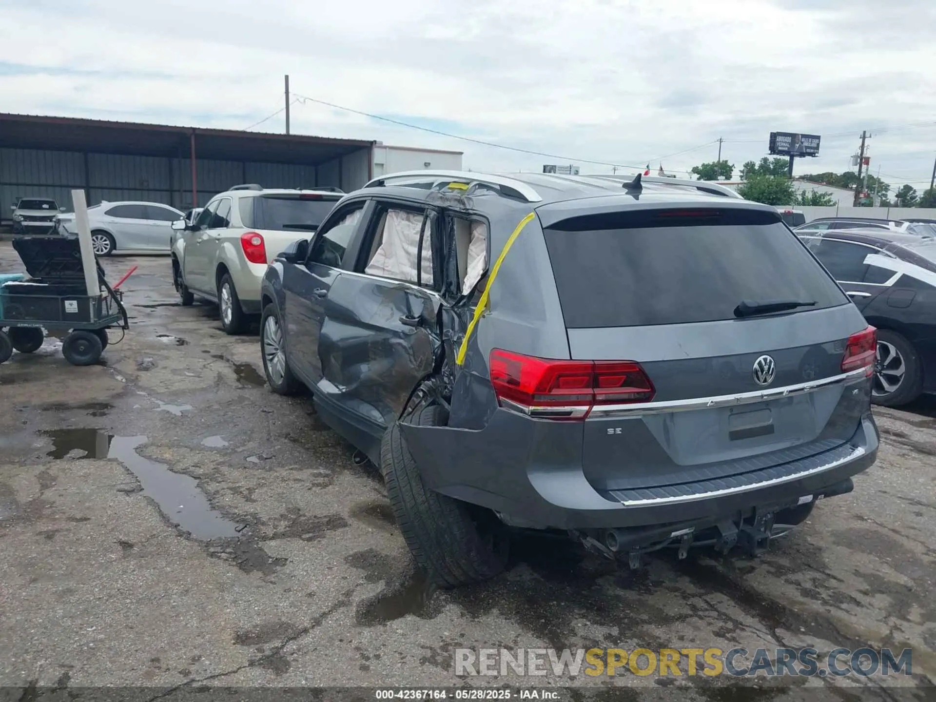 3 Photograph of a damaged car 1V2WR2CA5KC514748 VOLKSWAGEN ATLAS 2019