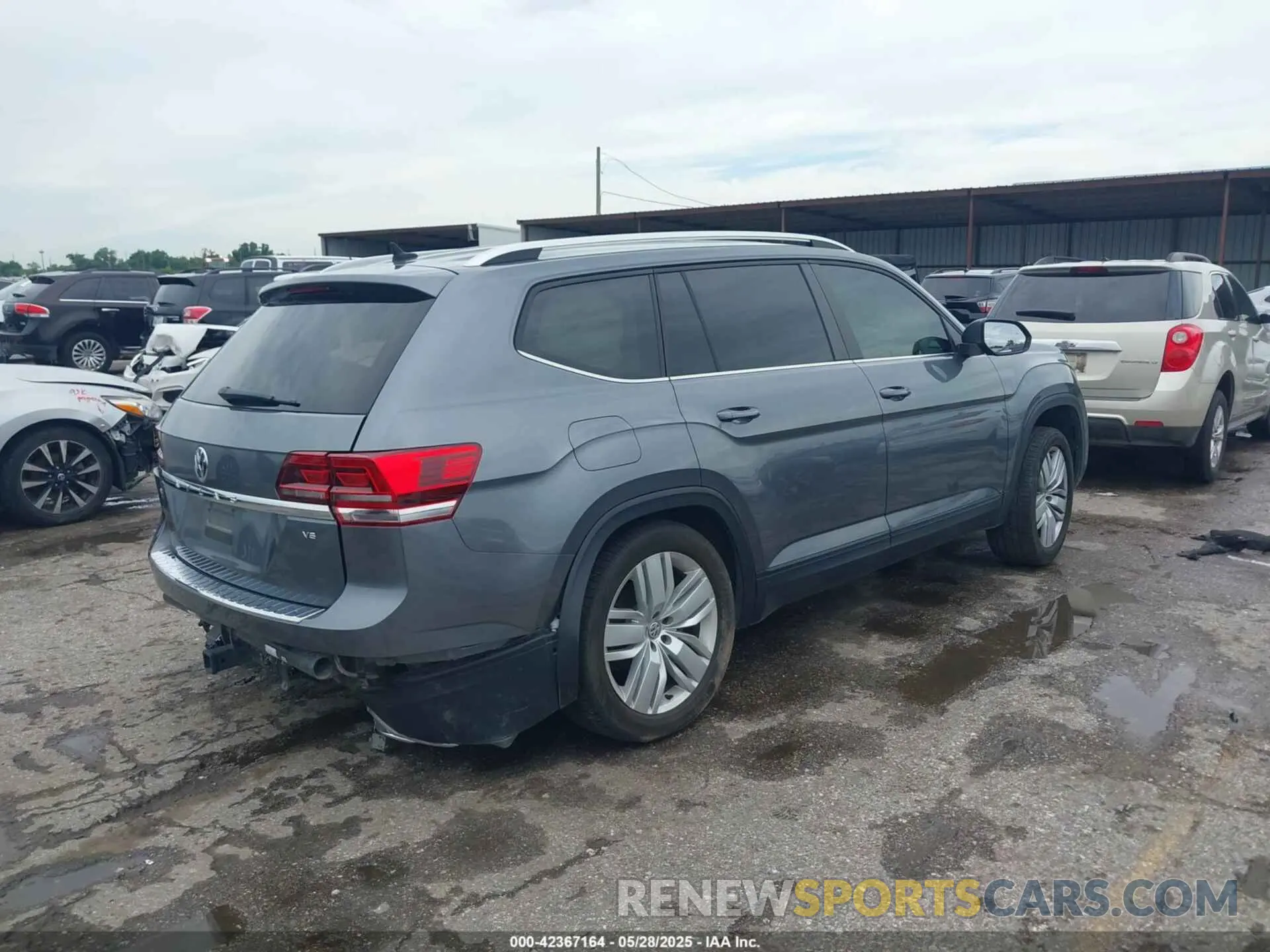 4 Photograph of a damaged car 1V2WR2CA5KC514748 VOLKSWAGEN ATLAS 2019