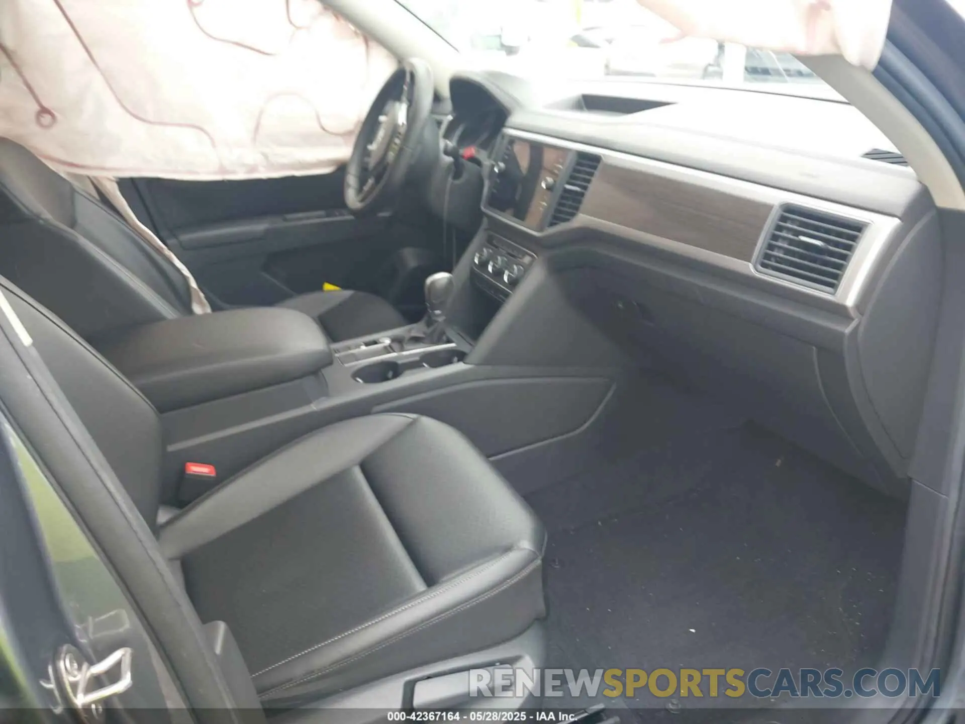 5 Photograph of a damaged car 1V2WR2CA5KC514748 VOLKSWAGEN ATLAS 2019