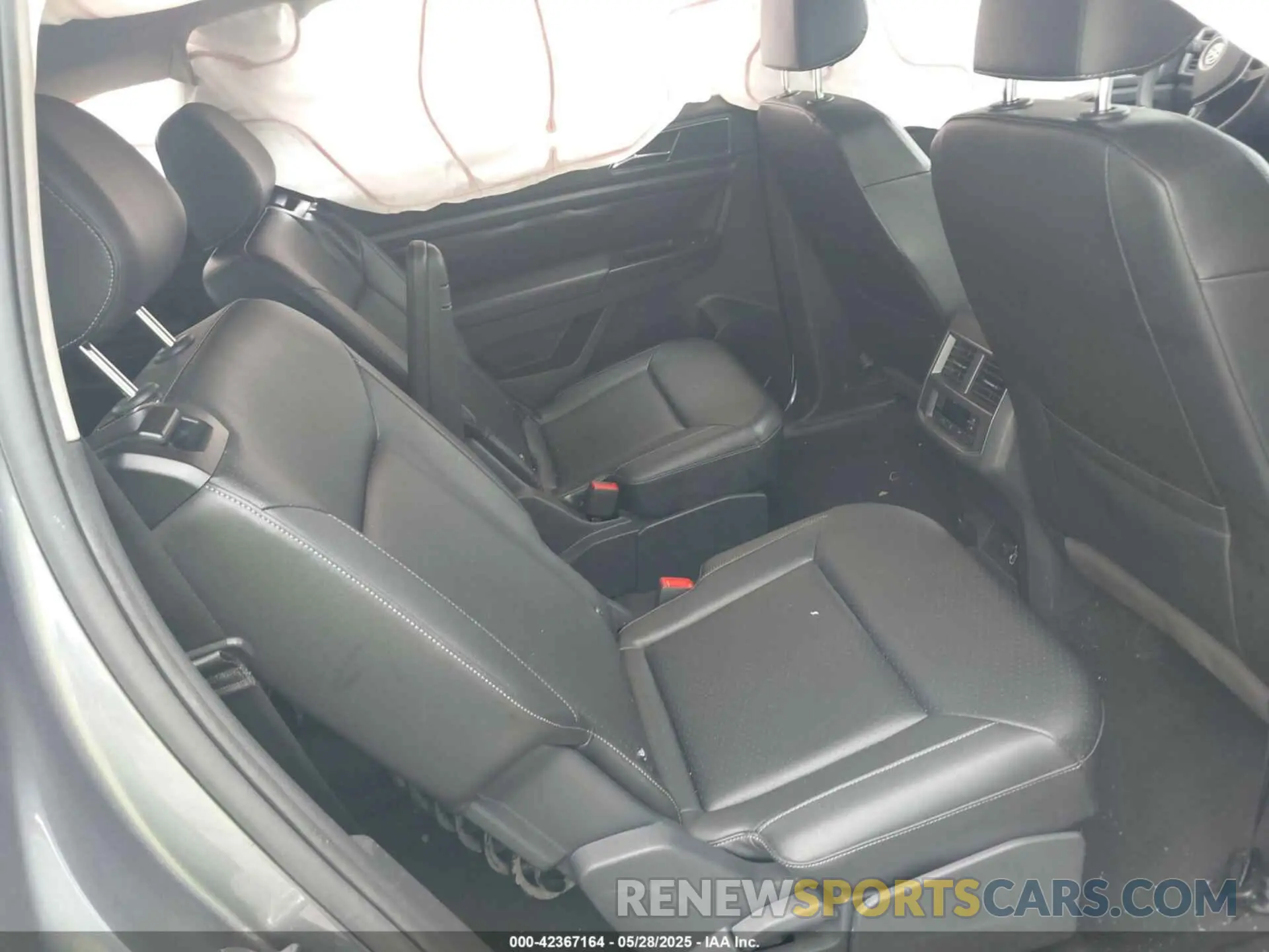 8 Photograph of a damaged car 1V2WR2CA5KC514748 VOLKSWAGEN ATLAS 2019