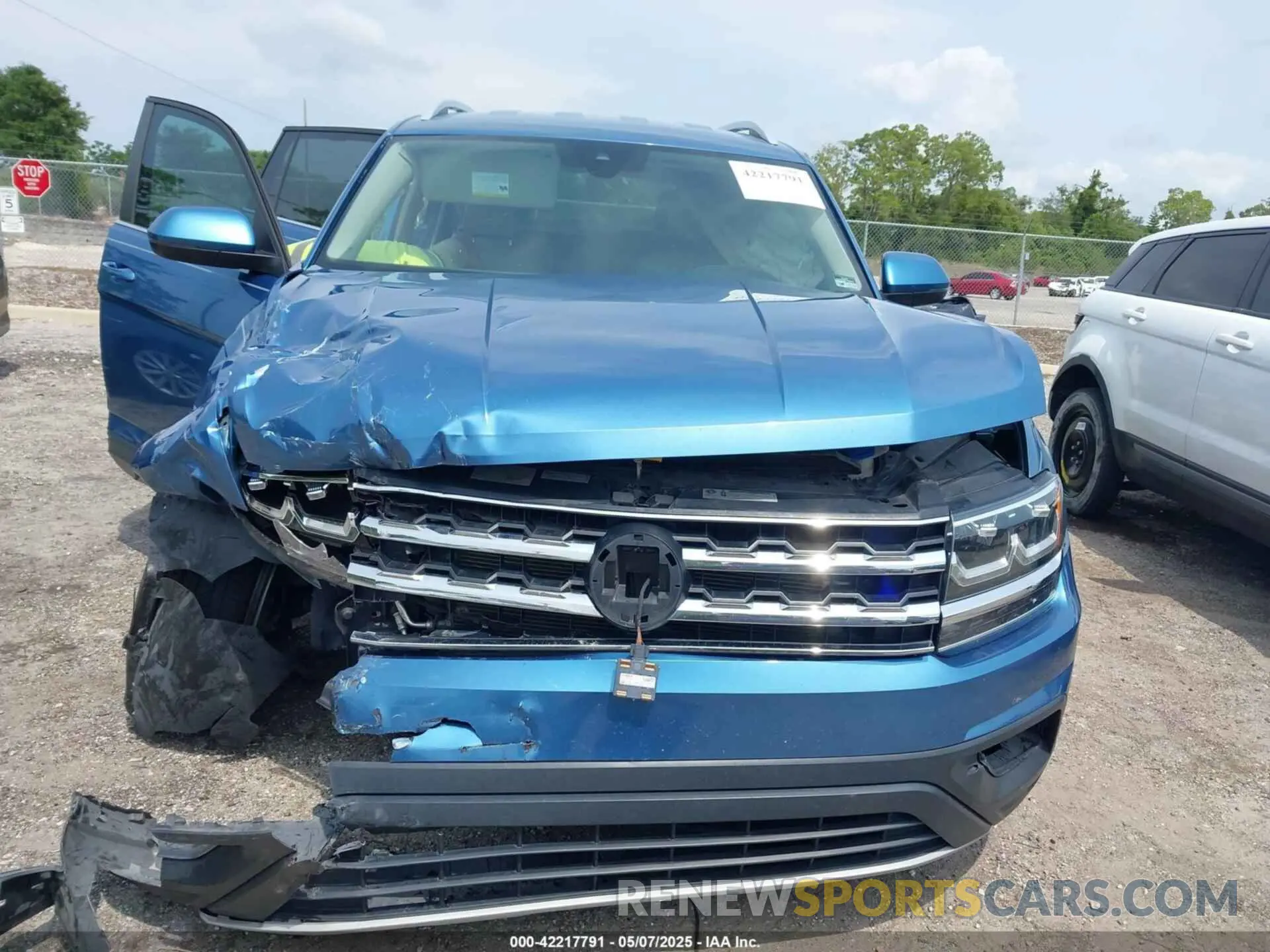 11 Photograph of a damaged car 1V2WR2CA5KC524650 VOLKSWAGEN ATLAS 2019