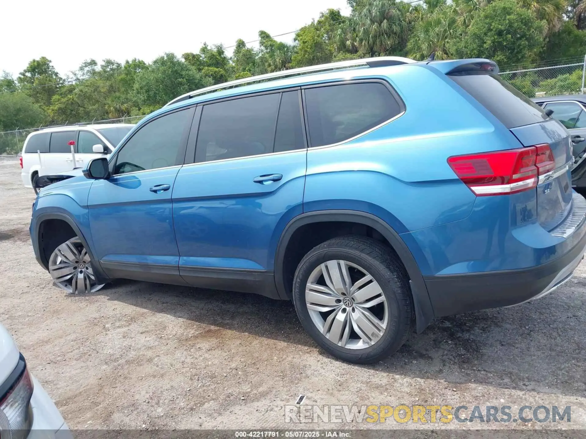 13 Photograph of a damaged car 1V2WR2CA5KC524650 VOLKSWAGEN ATLAS 2019