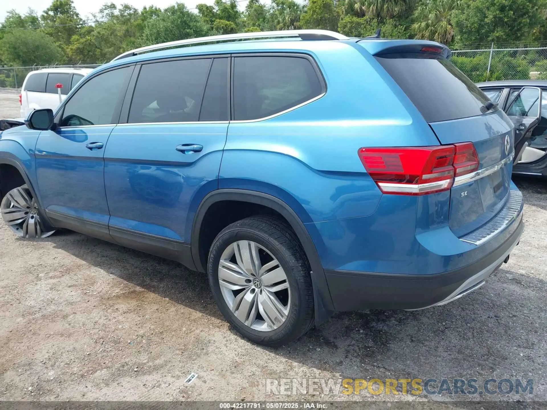 3 Photograph of a damaged car 1V2WR2CA5KC524650 VOLKSWAGEN ATLAS 2019