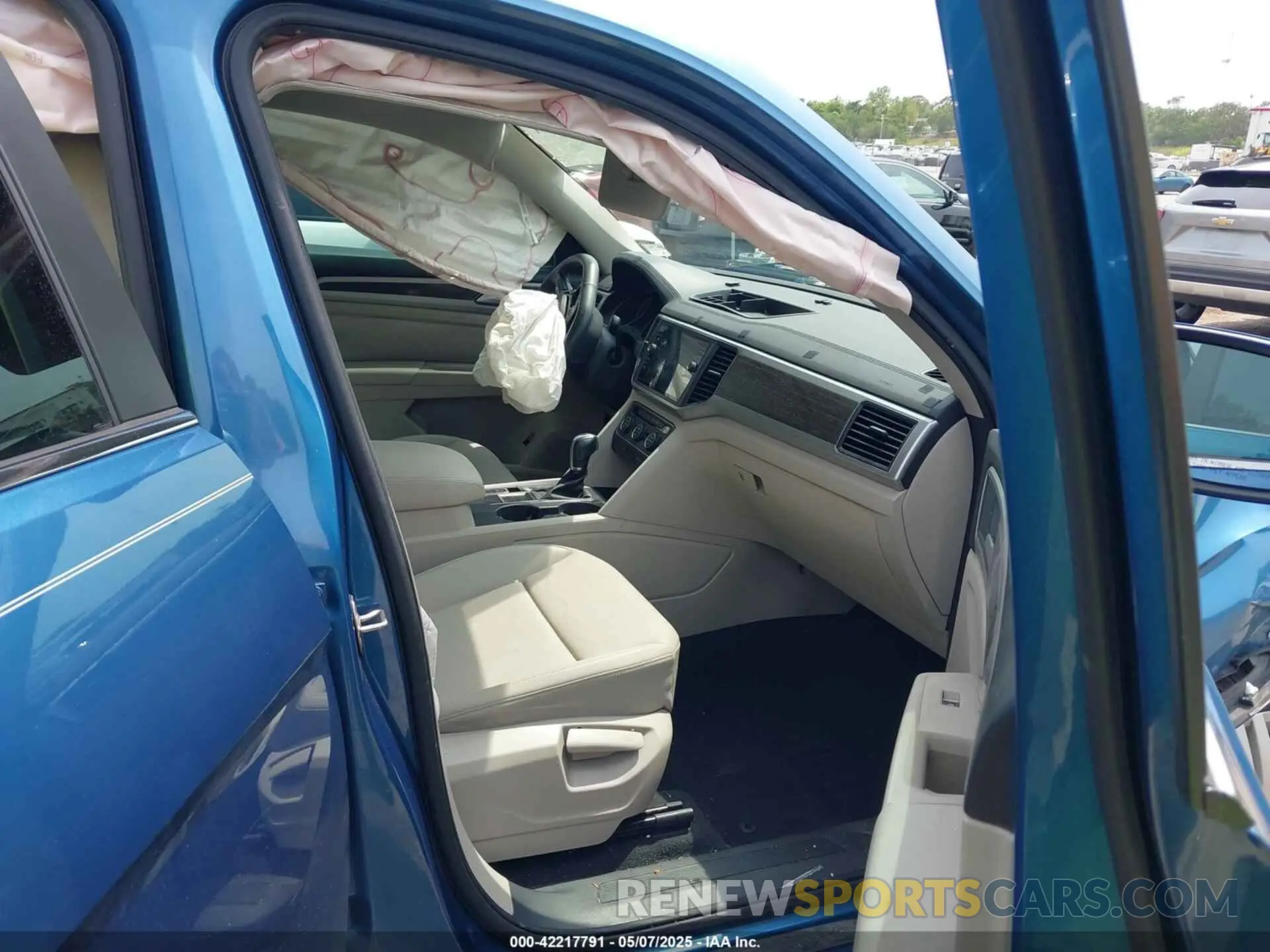 5 Photograph of a damaged car 1V2WR2CA5KC524650 VOLKSWAGEN ATLAS 2019