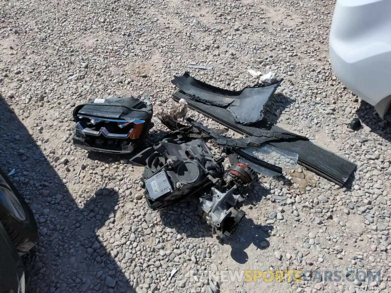 13 Photograph of a damaged car 1V2WR2CA5KC618866 VOLKSWAGEN ATLAS 2019
