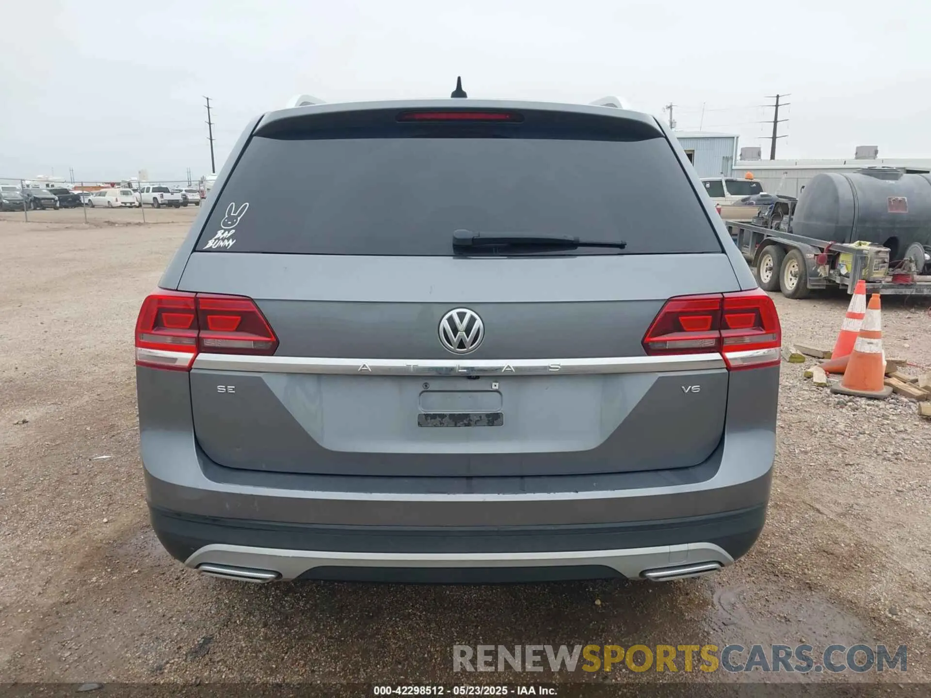 16 Photograph of a damaged car 1V2WR2CA6KC559374 VOLKSWAGEN ATLAS 2019