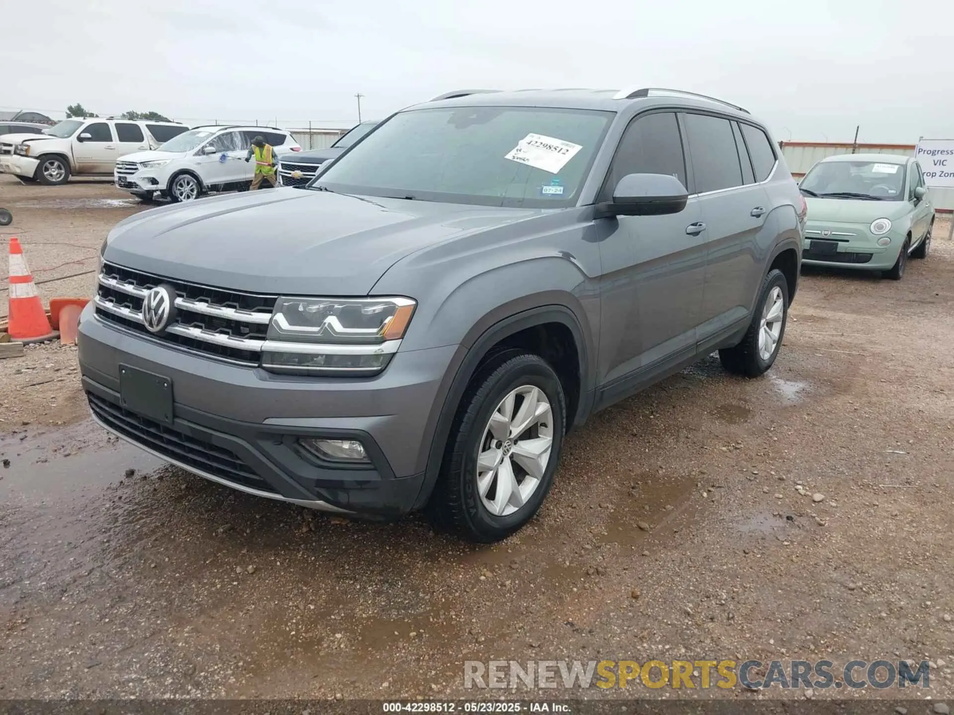 2 Photograph of a damaged car 1V2WR2CA6KC559374 VOLKSWAGEN ATLAS 2019