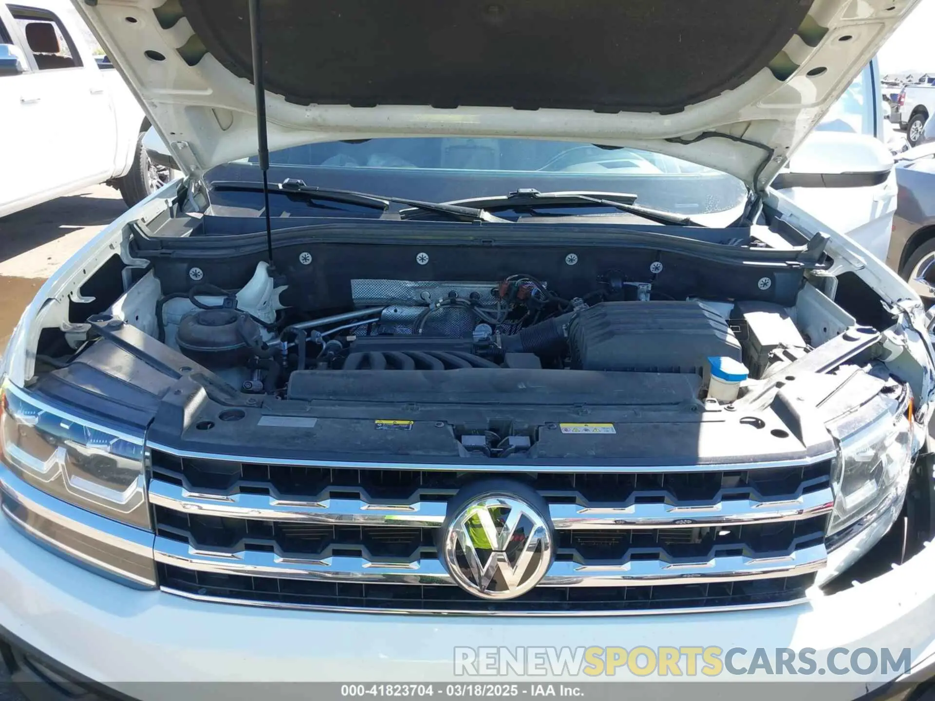 10 Photograph of a damaged car 1V2WR2CA6KC560718 VOLKSWAGEN ATLAS 2019