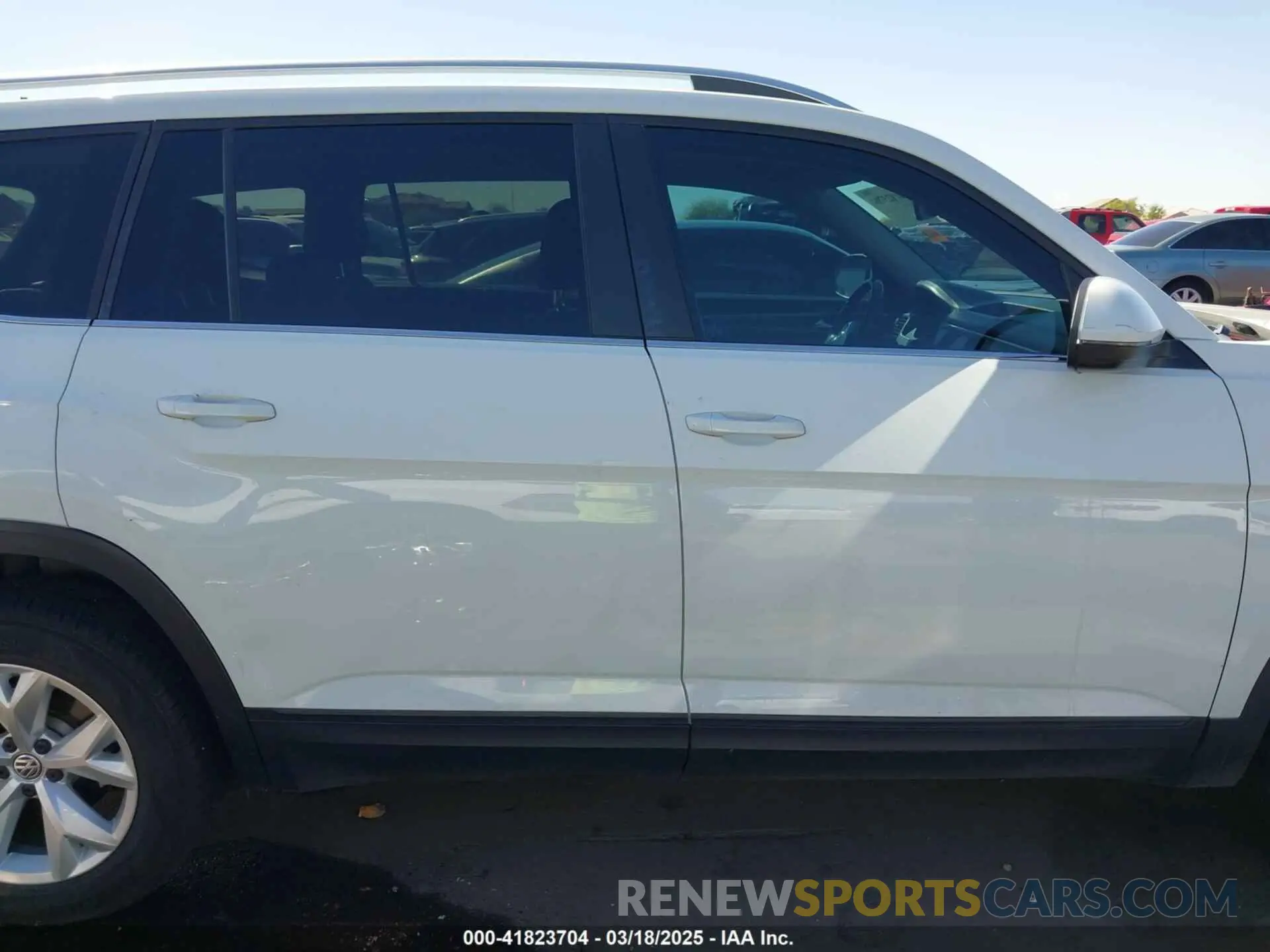 13 Photograph of a damaged car 1V2WR2CA6KC560718 VOLKSWAGEN ATLAS 2019