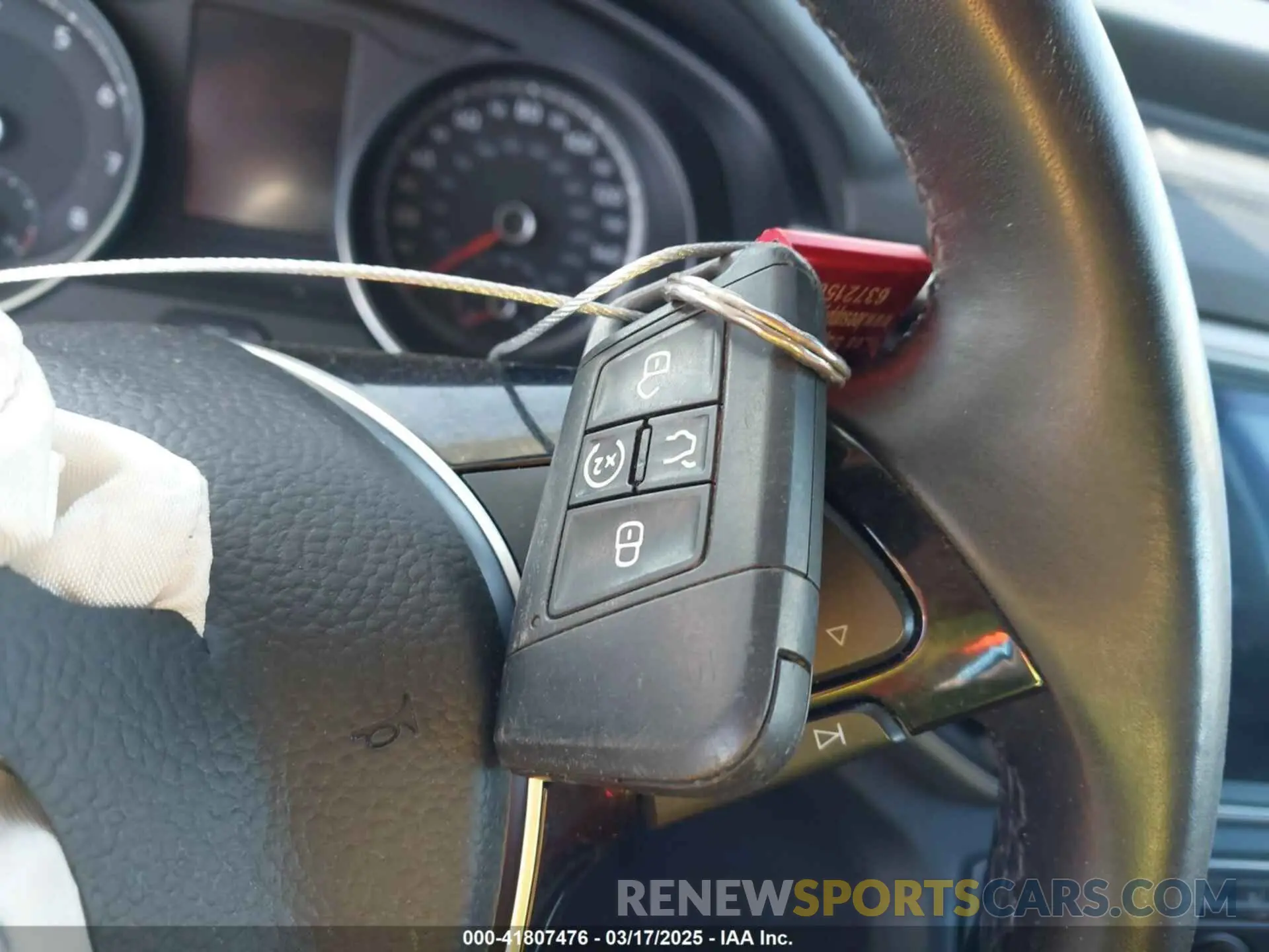11 Photograph of a damaged car 1V2WR2CA6KC564820 VOLKSWAGEN ATLAS 2019
