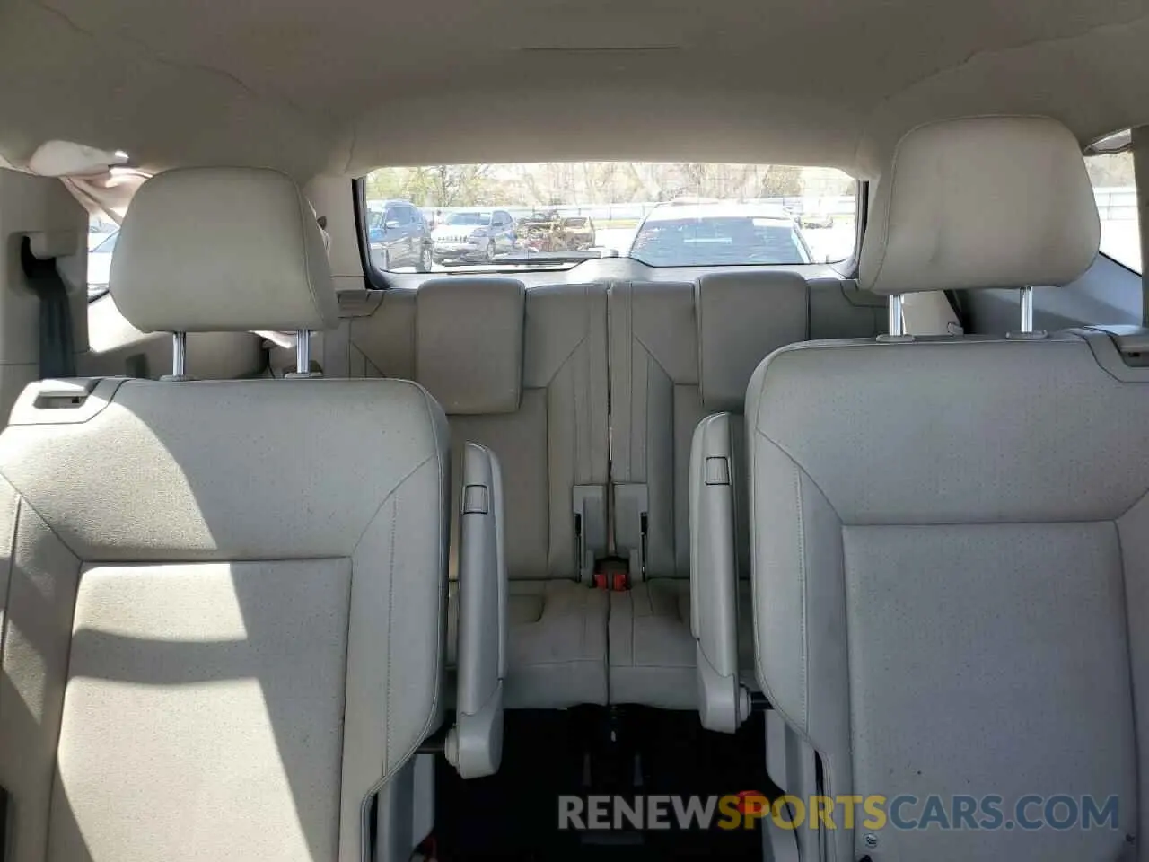 10 Photograph of a damaged car 1V2WR2CA7KC598569 VOLKSWAGEN ATLAS 2019