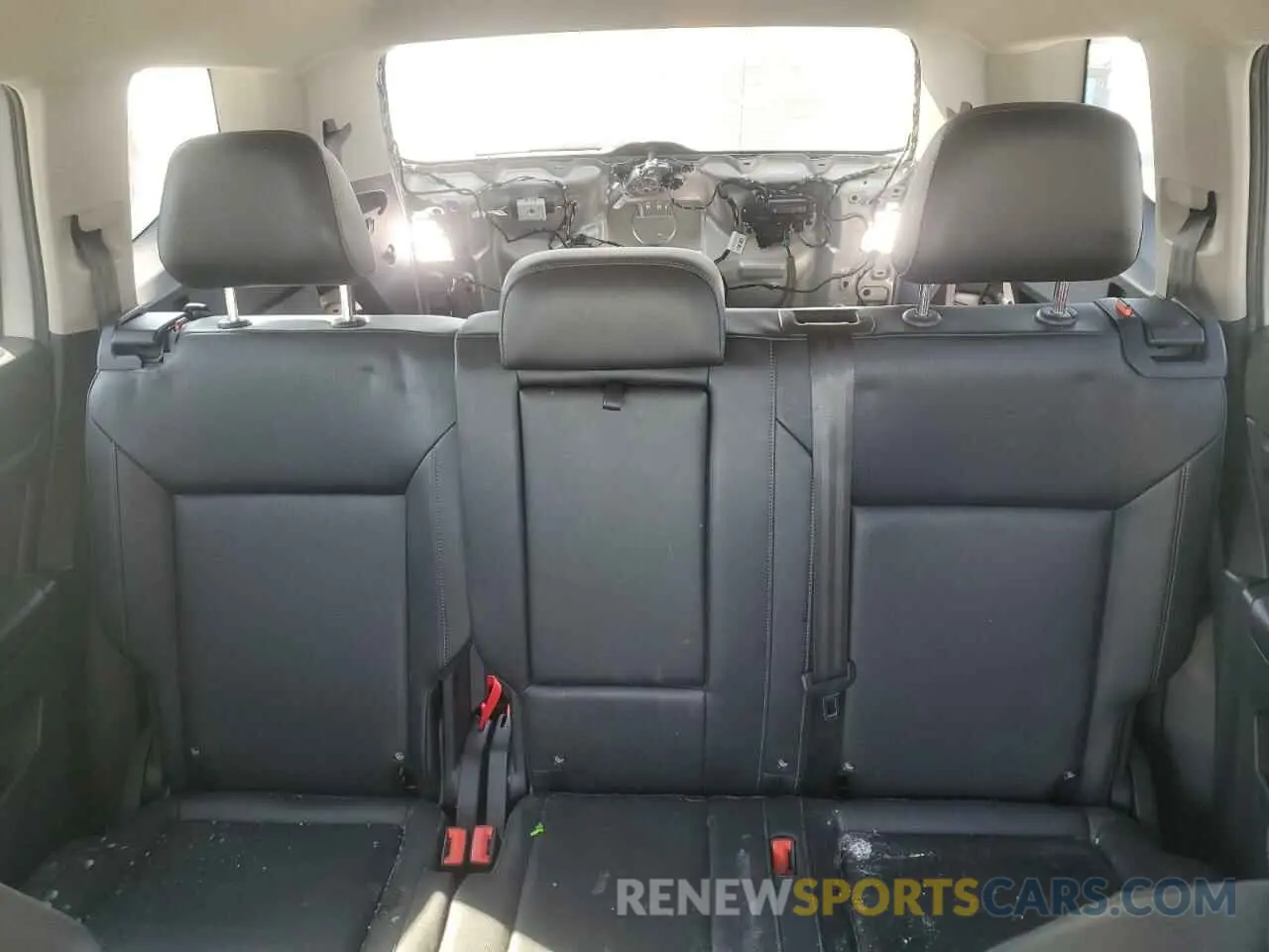 10 Photograph of a damaged car 1V2WR2CAXKC507245 VOLKSWAGEN ATLAS 2019