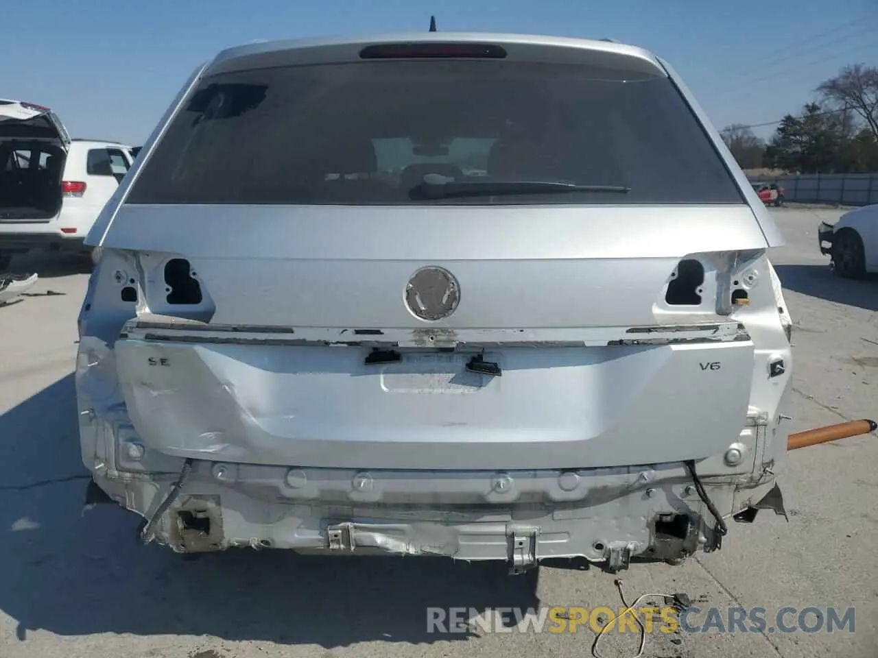 6 Photograph of a damaged car 1V2WR2CAXKC507245 VOLKSWAGEN ATLAS 2019