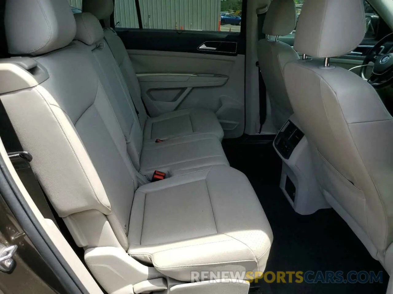 11 Photograph of a damaged car 1V2WR2CAXKC521646 VOLKSWAGEN ATLAS 2019