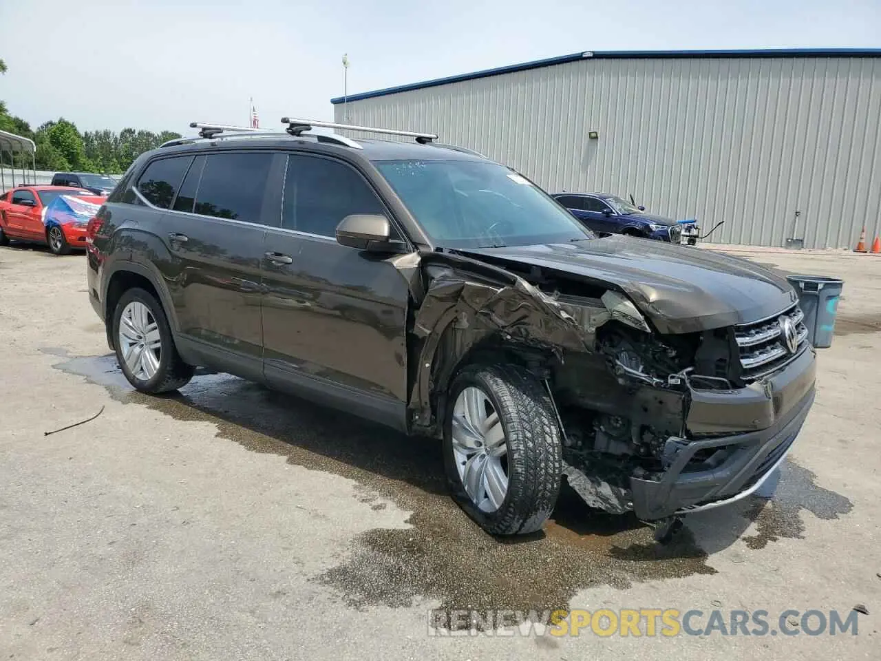 4 Photograph of a damaged car 1V2WR2CAXKC521646 VOLKSWAGEN ATLAS 2019