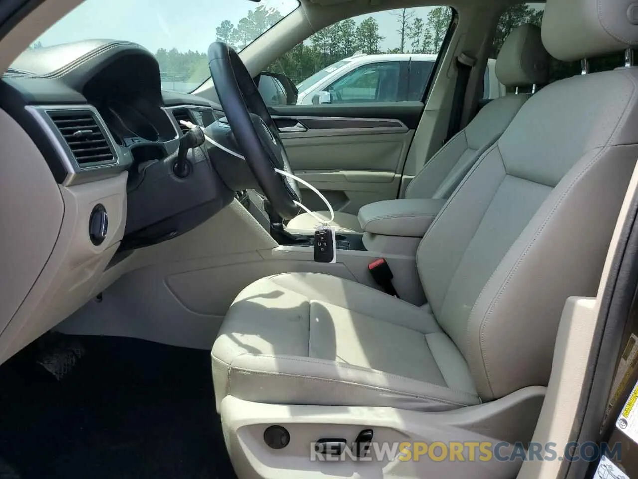 7 Photograph of a damaged car 1V2WR2CAXKC521646 VOLKSWAGEN ATLAS 2019