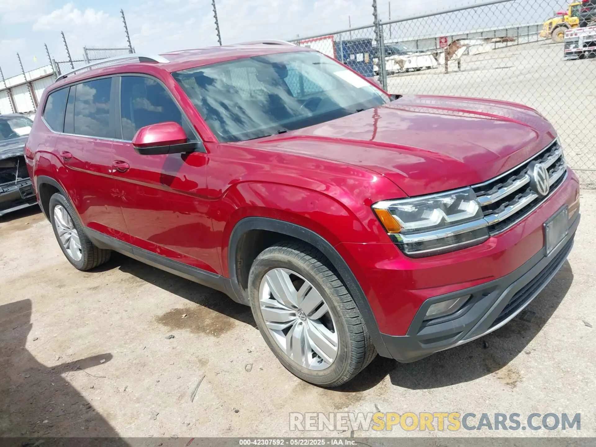 1 Photograph of a damaged car 1V2WR2CAXKC563315 VOLKSWAGEN ATLAS 2019